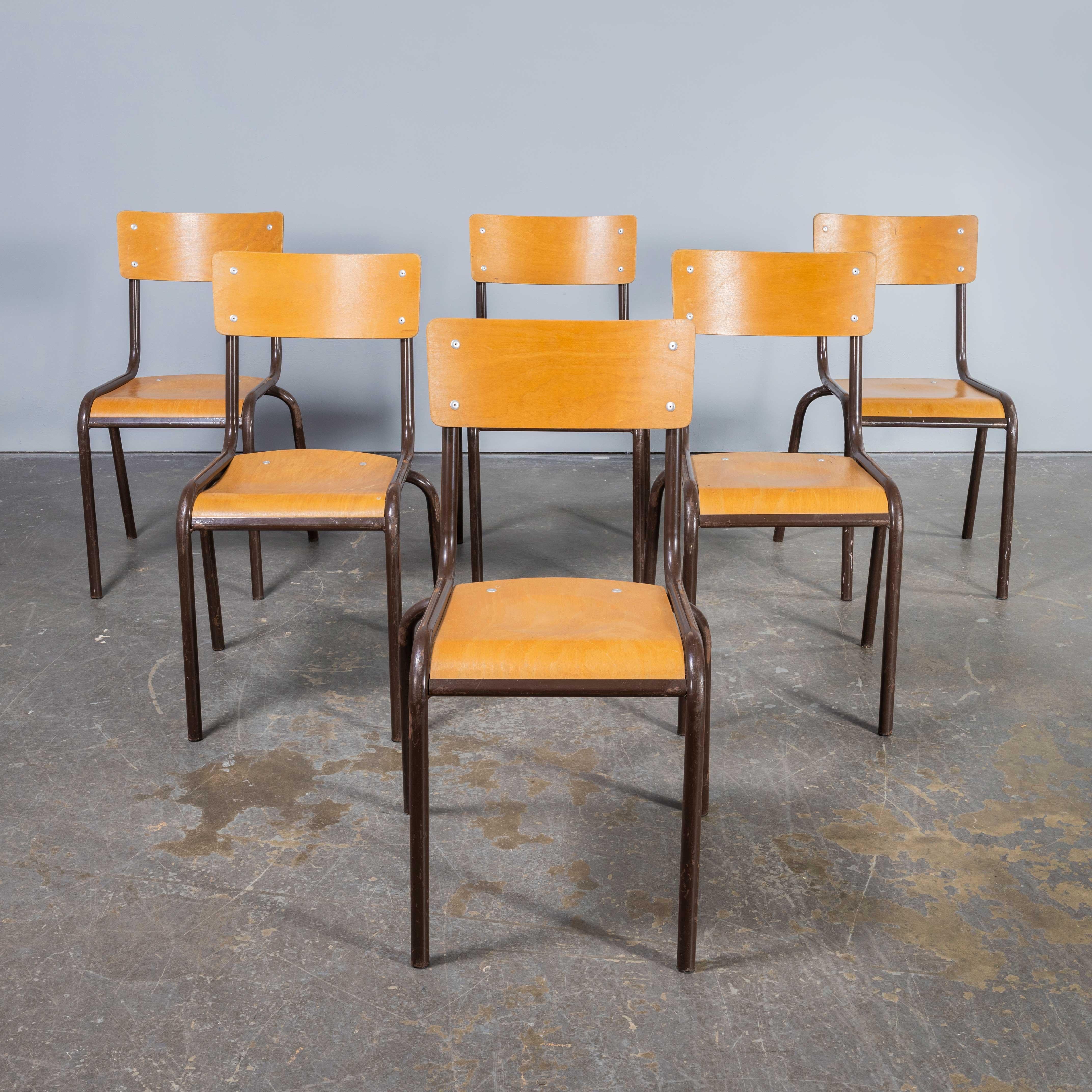 Francese Sedie da pranzo impilabili francesi Mullca degli anni '60 - Modello 510 marrone - Quantità elevata in vendita