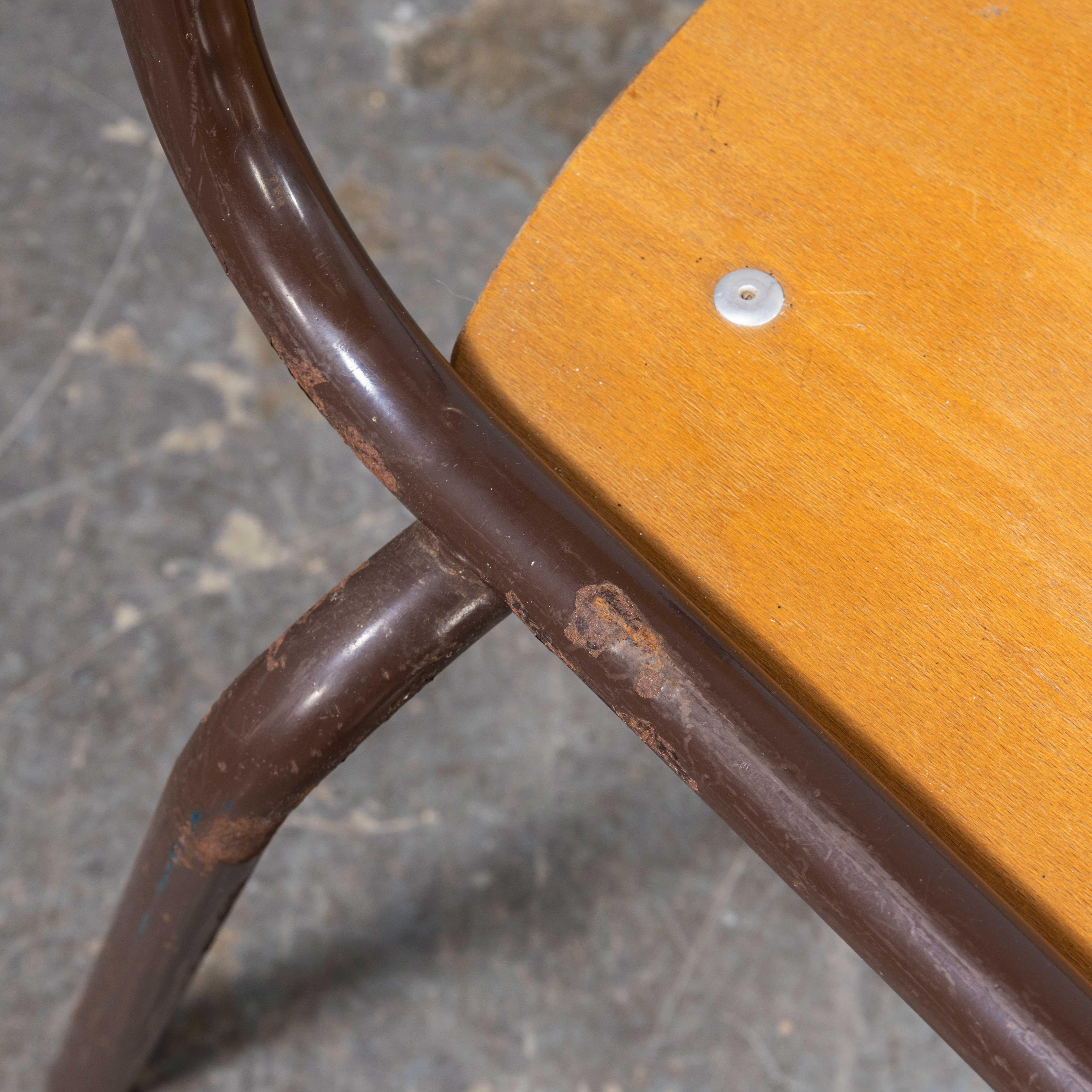 Sedie da pranzo impilabili francesi Mullca degli anni '60 - Modello 510 marrone - Quantità elevata In condizioni buone in vendita a Hook, Hampshire