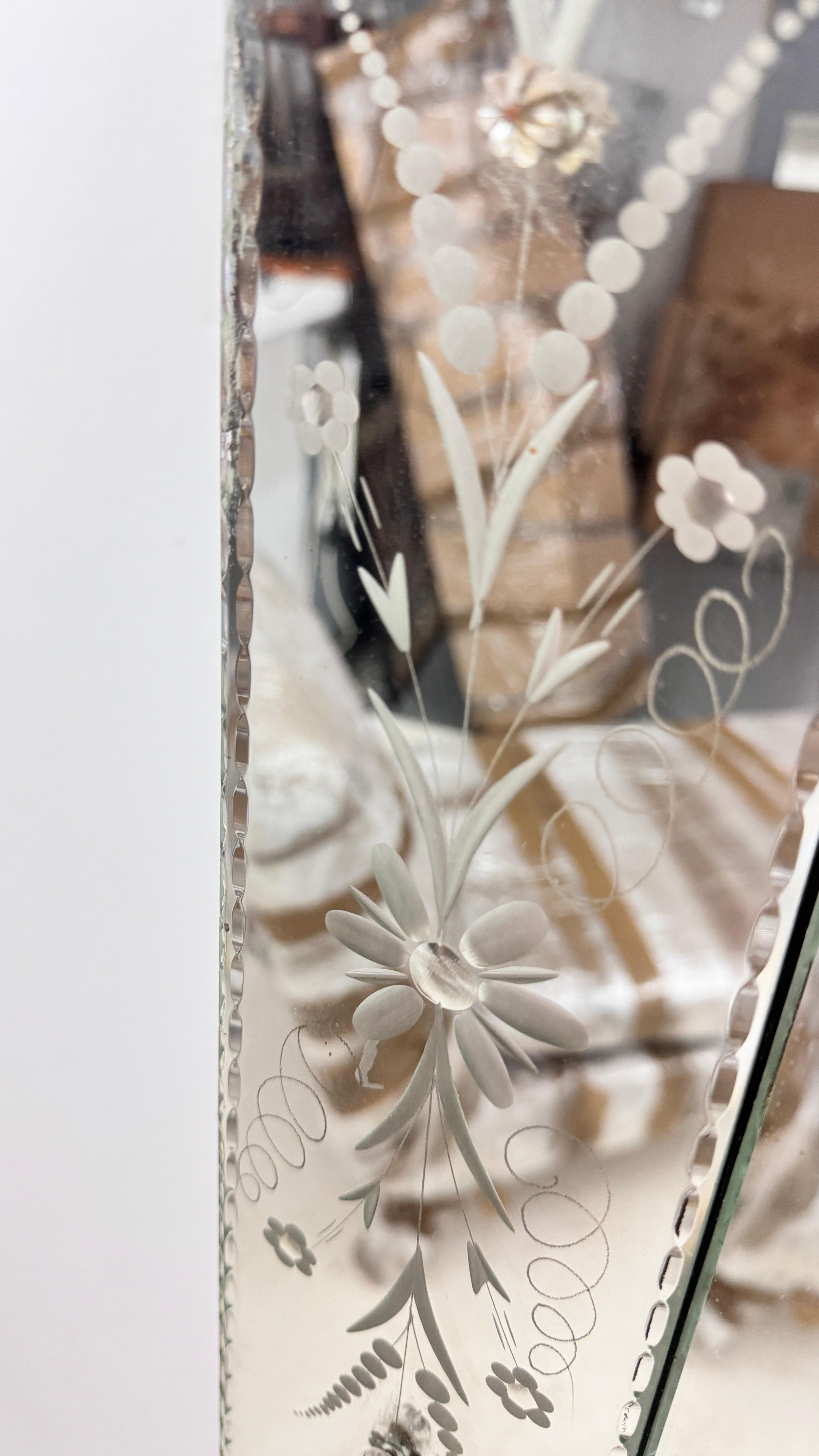 1960s French Multi-Surface Glass Mirror with Beveled Floral Decorations 4