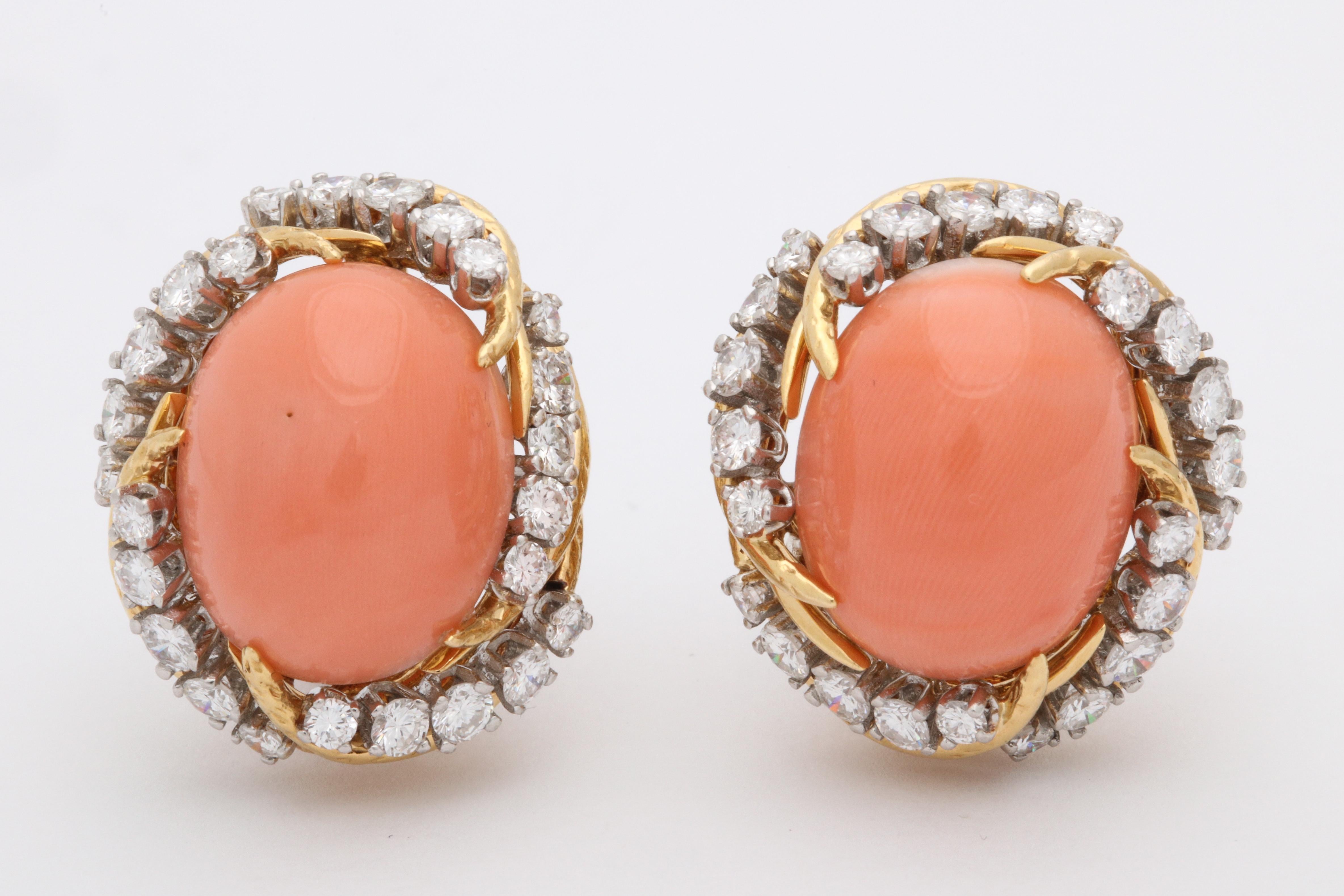 1960s, French, Oval Cabochon Coral with Diamonds Textured Gold Swirl Earclips In Good Condition In New York, NY