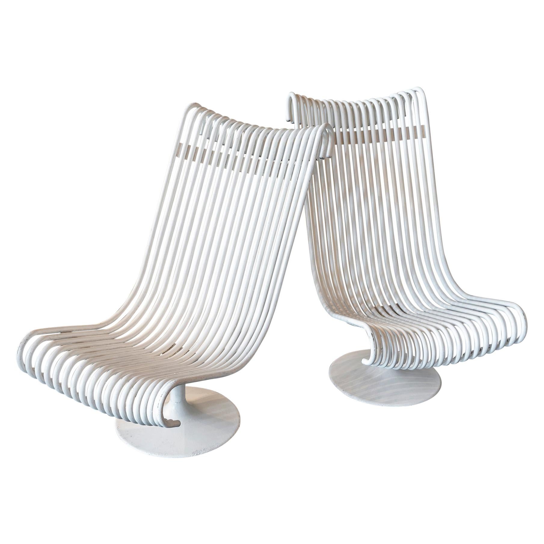 1960s French Pair of Swivel Outdoor Lounge Chairs in White Steel