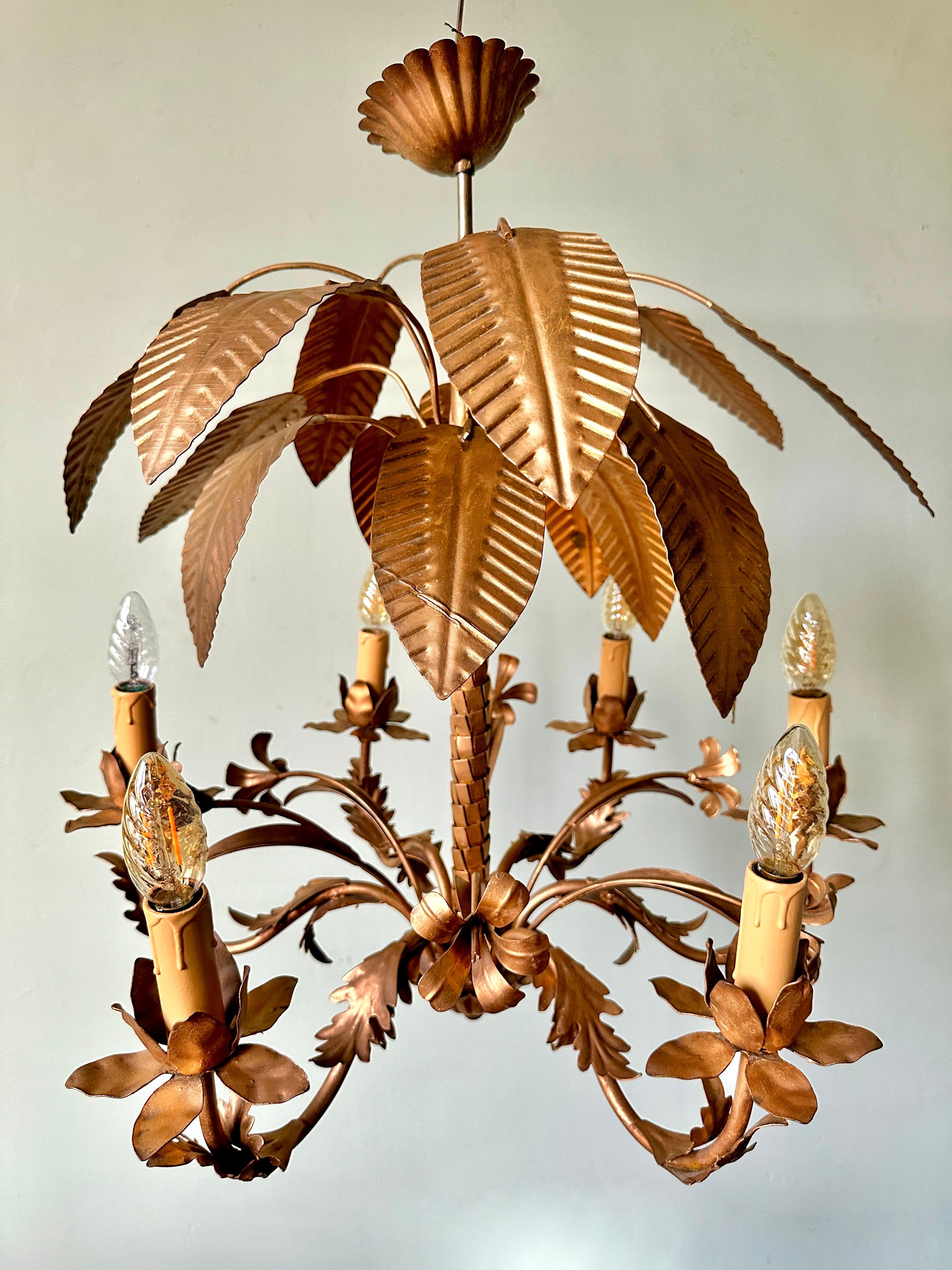 1960s French Palm Tole Toleware Chandelier In Good Condition For Sale In London, GB