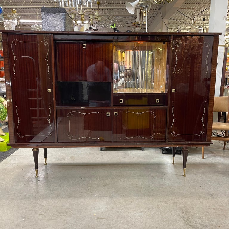 Impressive, practical and highly functional cocktail bar storage buffet cabinet from France circa late 1950's early 1960's. 
Constructed with rich grained mahogany veneered wood in a highly polished clear gloss finish; interior in contrasting