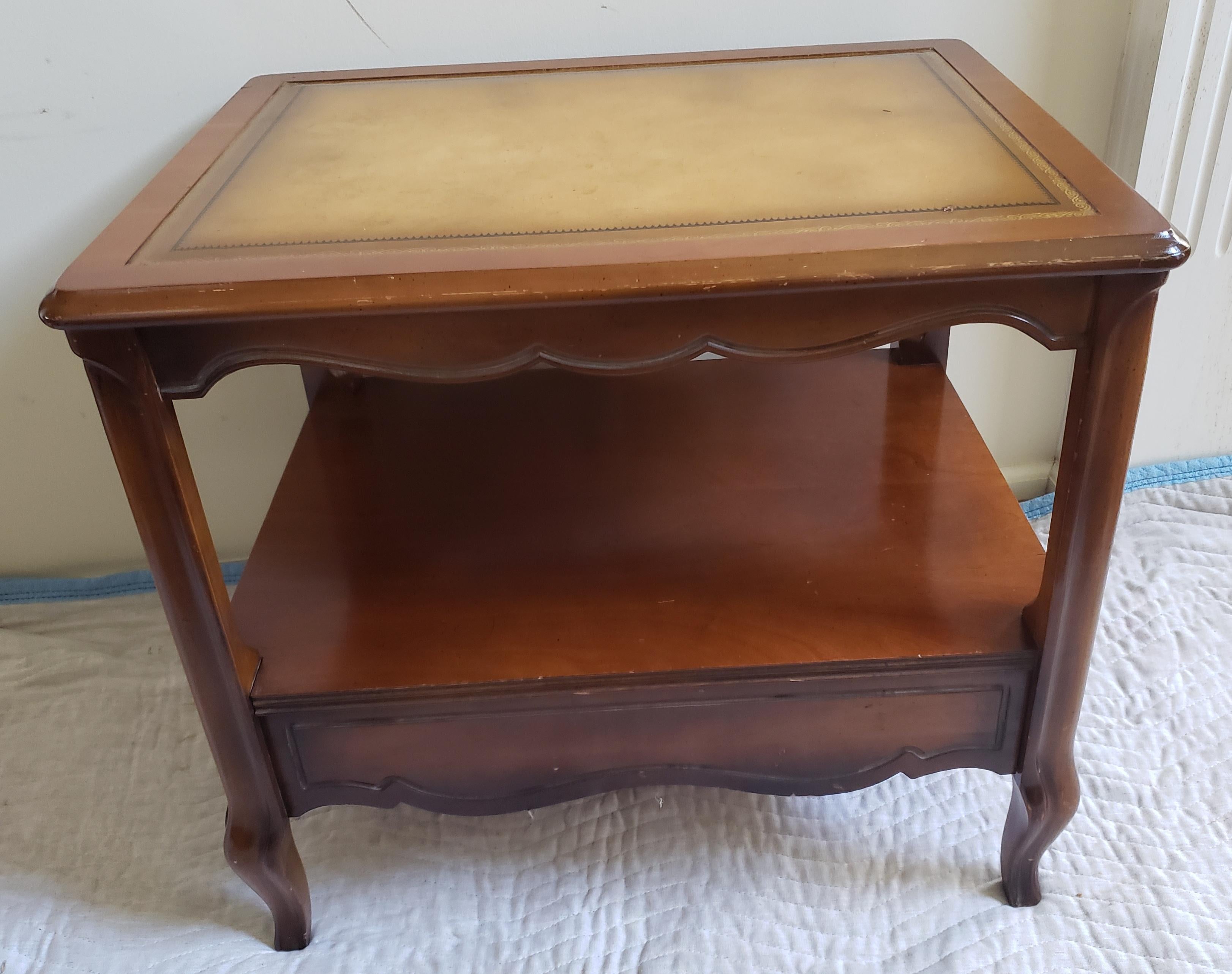 1960s French Provincial Side Tables with Leather and Stinciling Top, a Pair In Good Condition For Sale In Germantown, MD