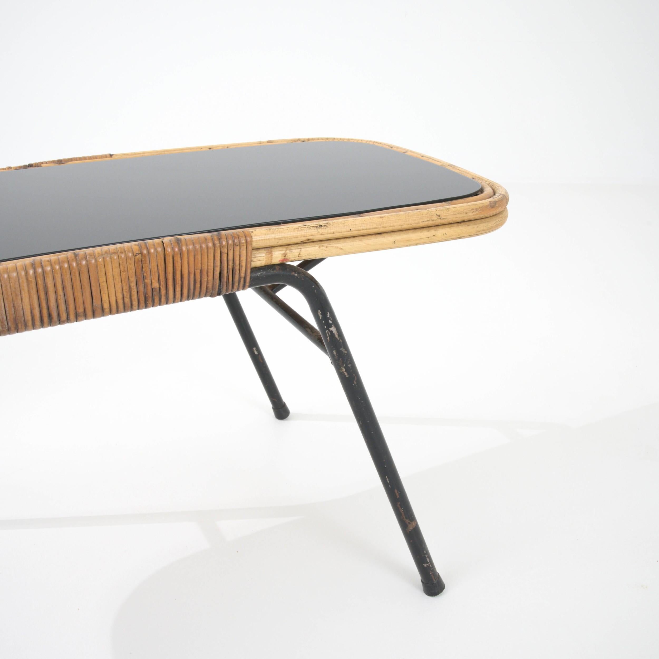 Table basse en métal et rotin des années 1960 en vente 1