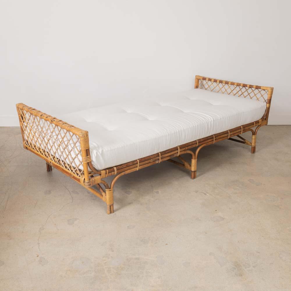 20th Century 1960s French Rattan Daybed For Sale