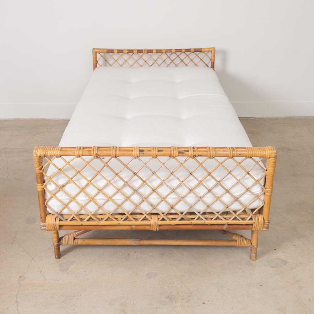 1960s French Rattan Daybed For Sale 2