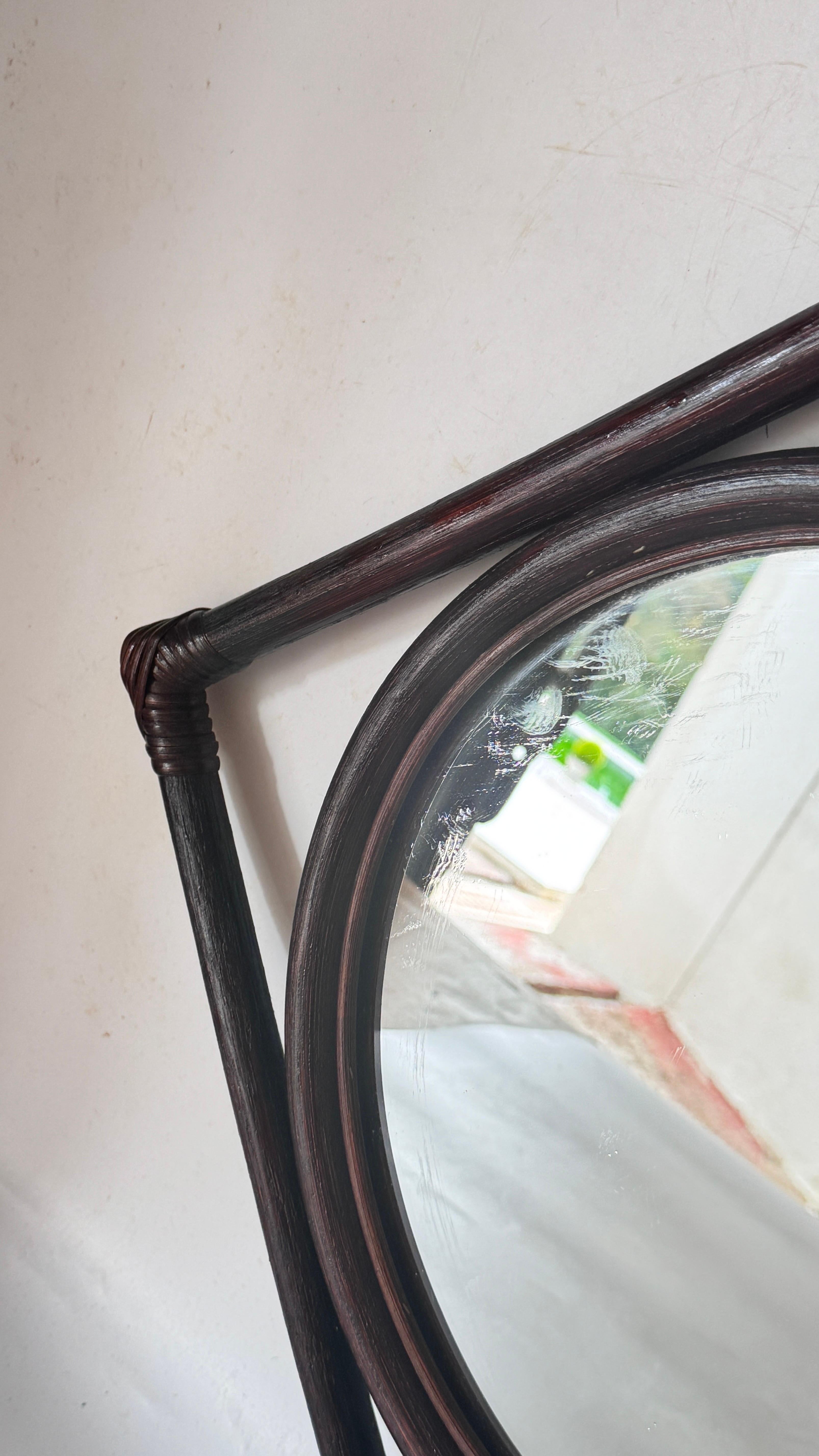 Specchio in rattan francese del 1960, design convertibile da triangolo a quadrato in vendita 1