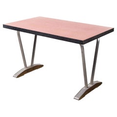 Table de salle à manger française des années 1960 en stratifié rouge avec base en aluminium, rectangulaire