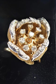 1960s French Retro Diamond 18 Karat Gold Flower Ring with Movable Petals