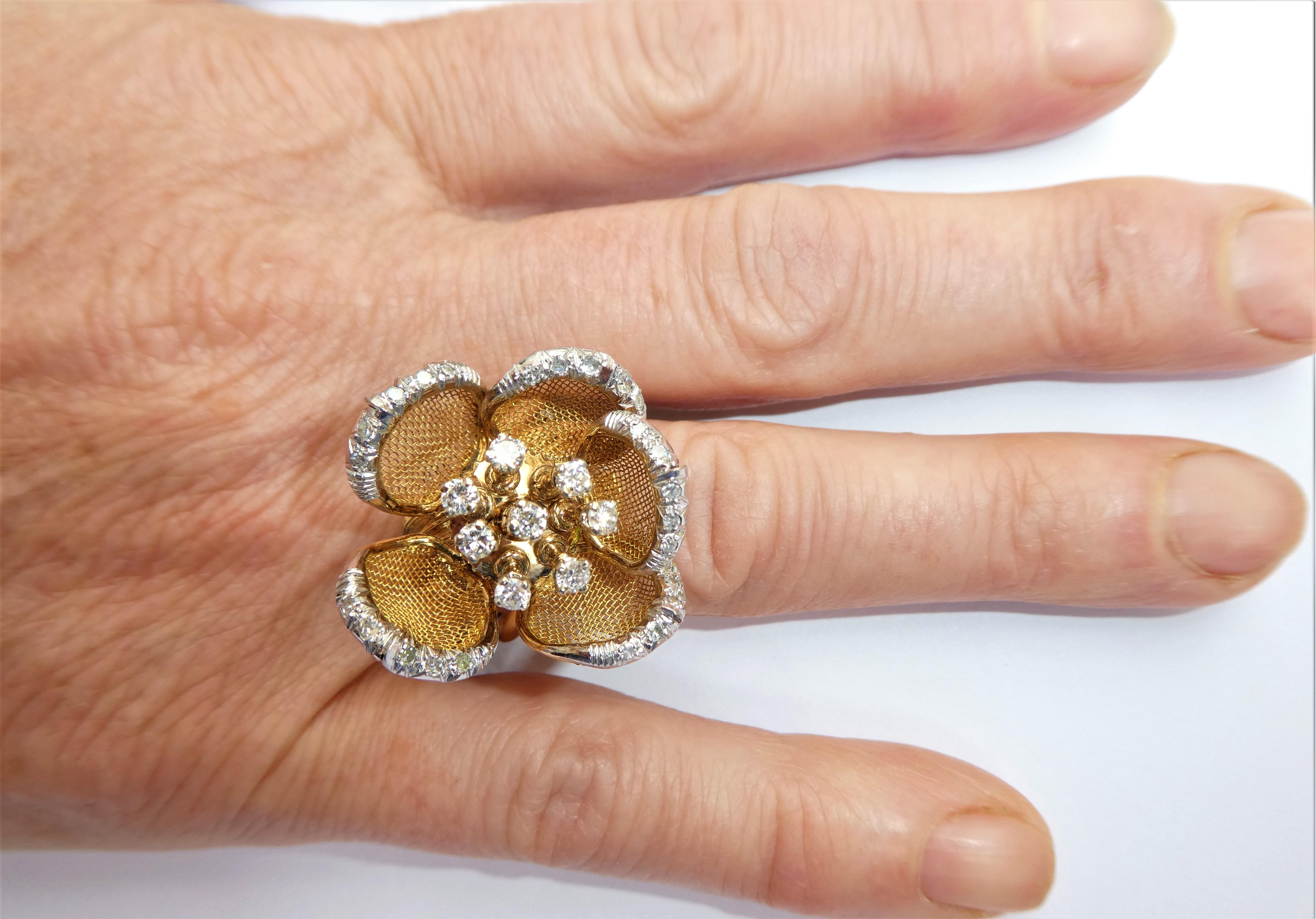 Round Cut 1960s French Retro Diamond 18 Karat Gold Flower Ring with Movable Petals For Sale