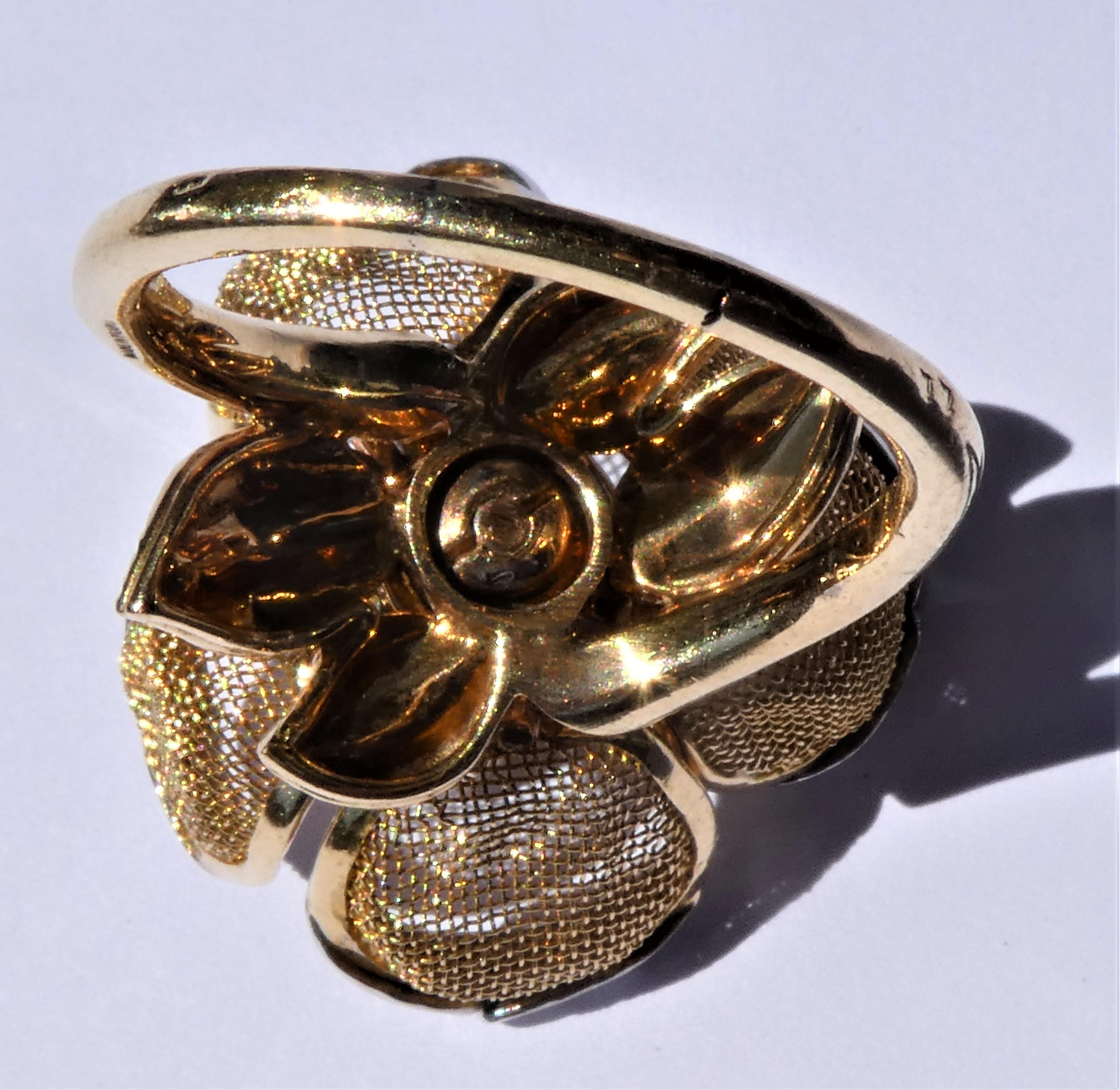 Women's 1960s French Retro Diamond 18 Karat Gold Flower Ring with Movable Petals For Sale