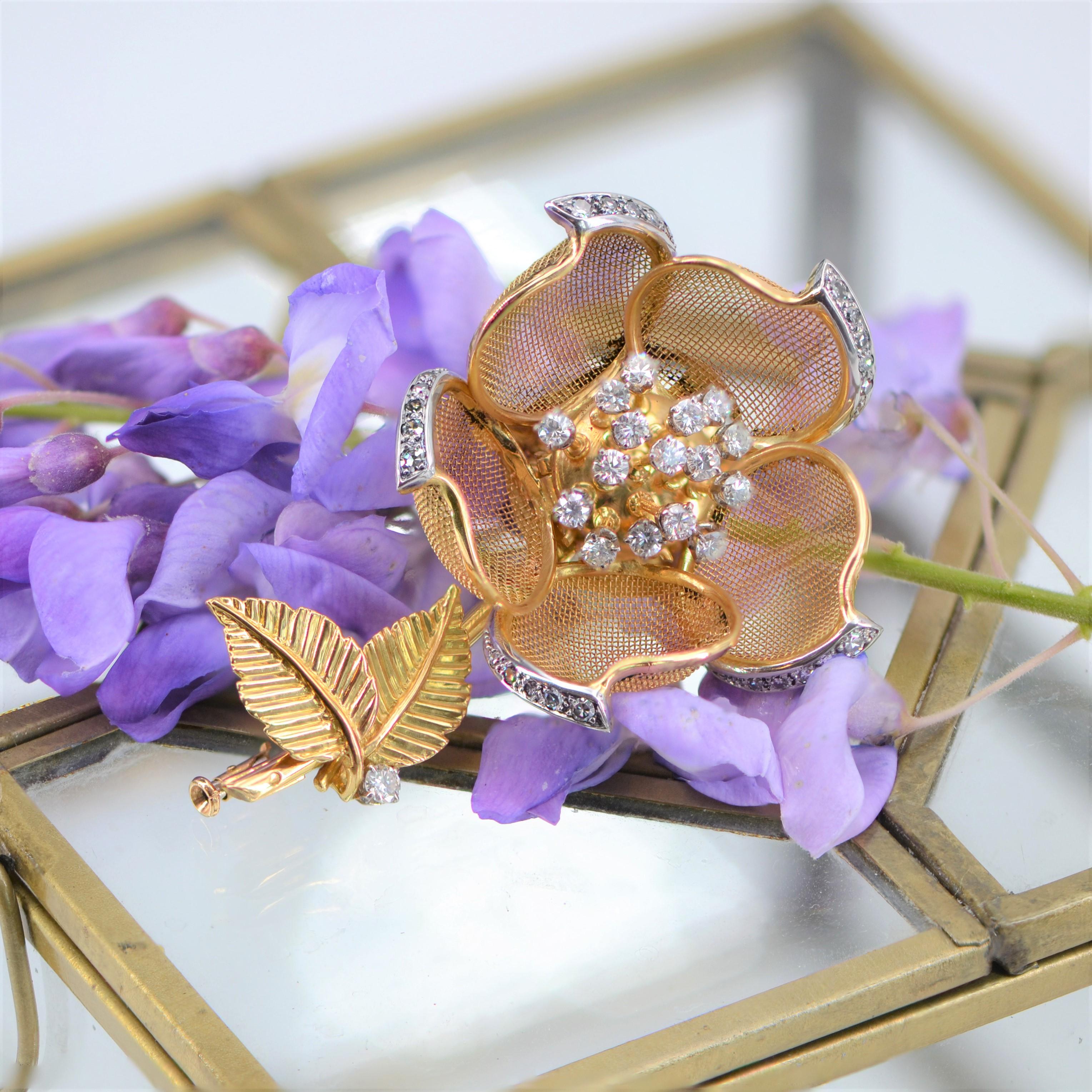 1960s French Retro Rose Shape Articulated Diamond Yellow Gold Brooch In Good Condition In Poitiers, FR