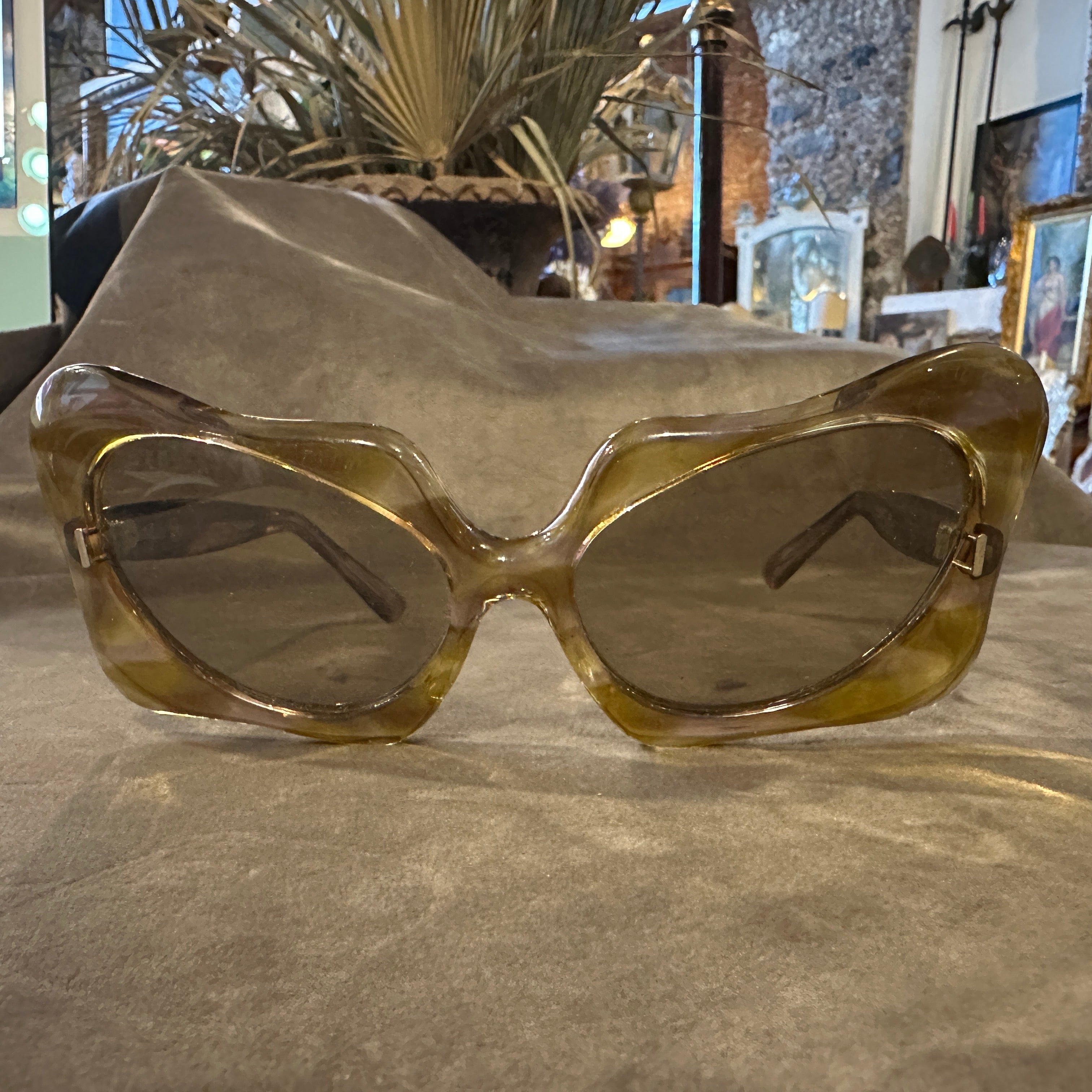 These 1960s French oversized sunglasses are a stunning statement piece that perfectly captures the playful, avant-garde spirit of mid-century European fashion.
Bold and sculptural, the oversized frame features a dramatically flared butterfly