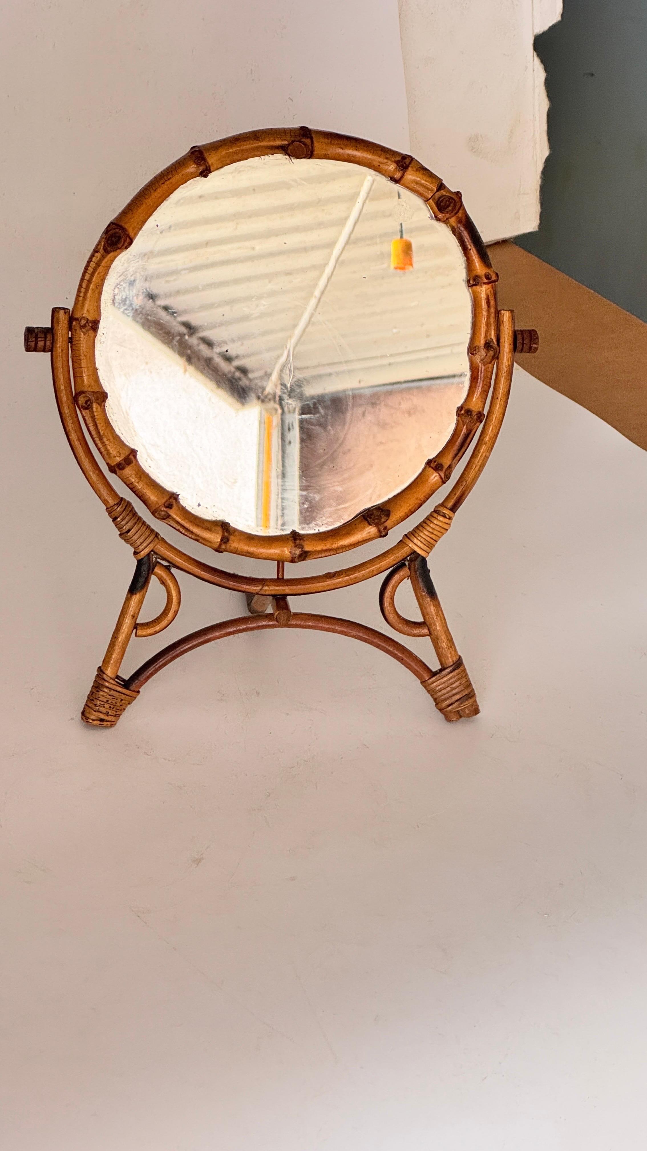 1960s French Riviera Tripod Table Mirror in Rattan, Adjustable Circular Design For Sale 5
