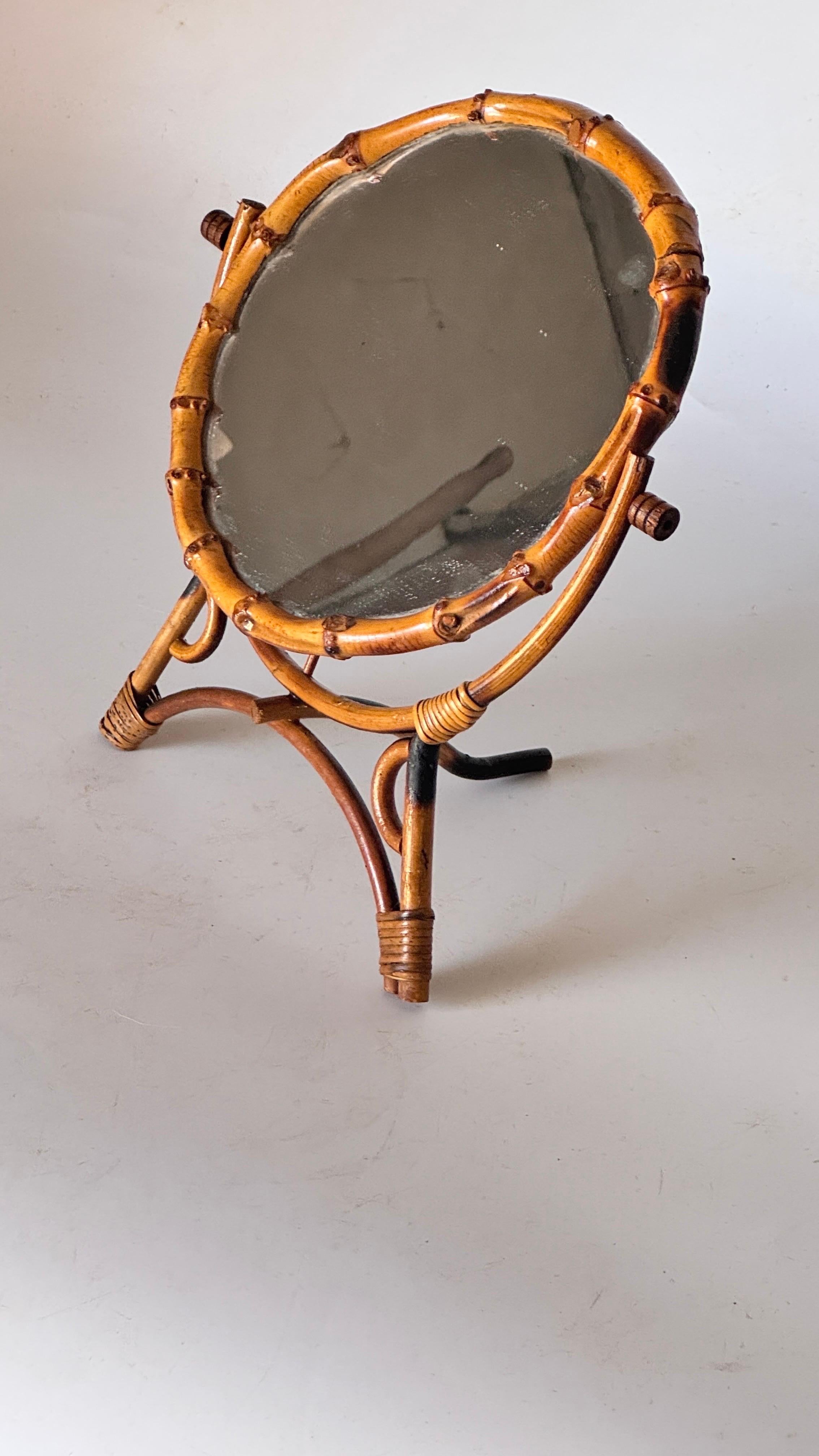 1960s French Riviera Tripod Table Mirror in Rattan, Adjustable Circular Design For Sale 3