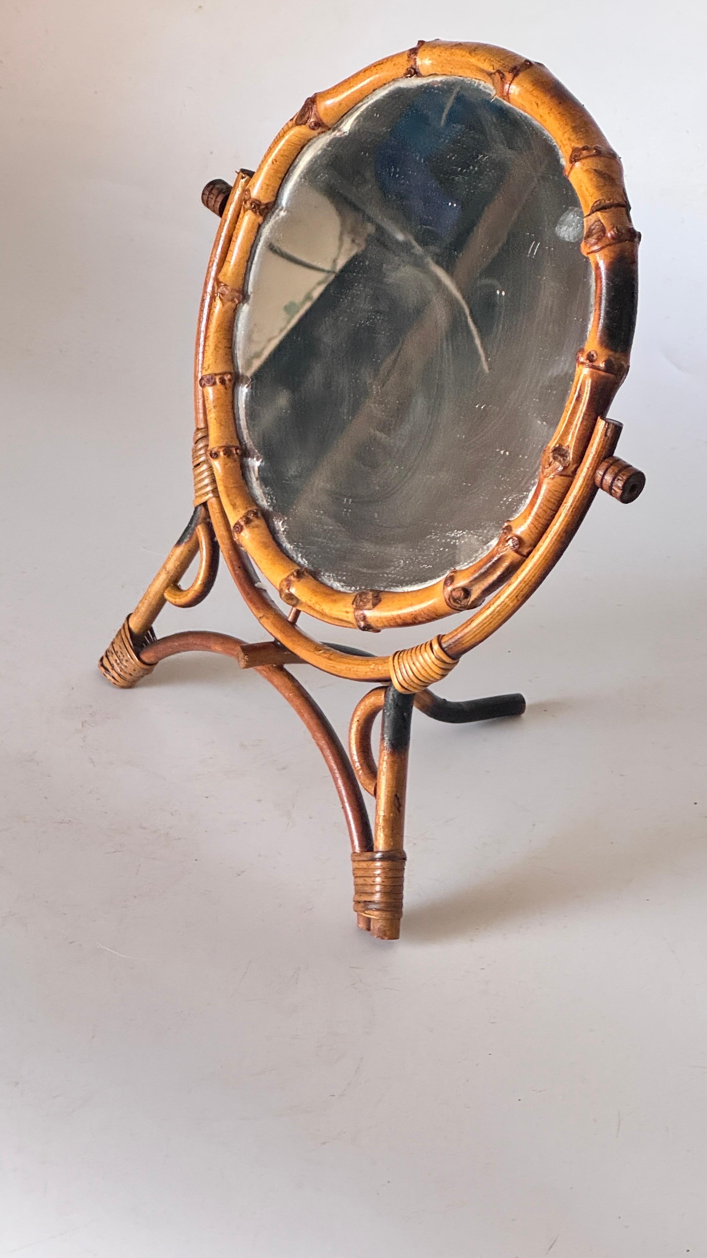 1960s French Riviera Tripod Table Mirror in Rattan, Adjustable Circular Design For Sale 4