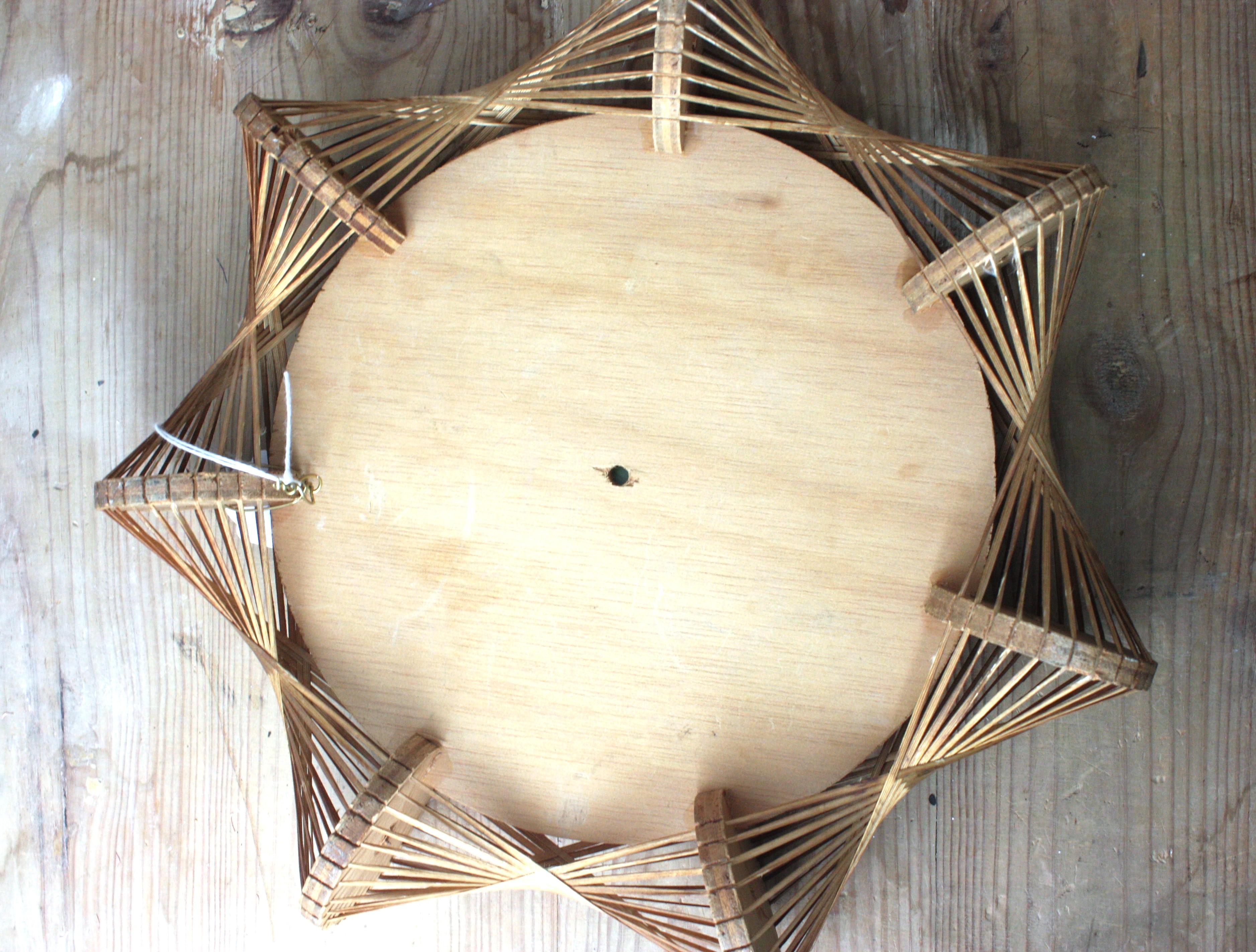 Specchio francese Starburst Sunburst degli anni '60 con cornice in vimini intrecciato e Wood in vendita 4