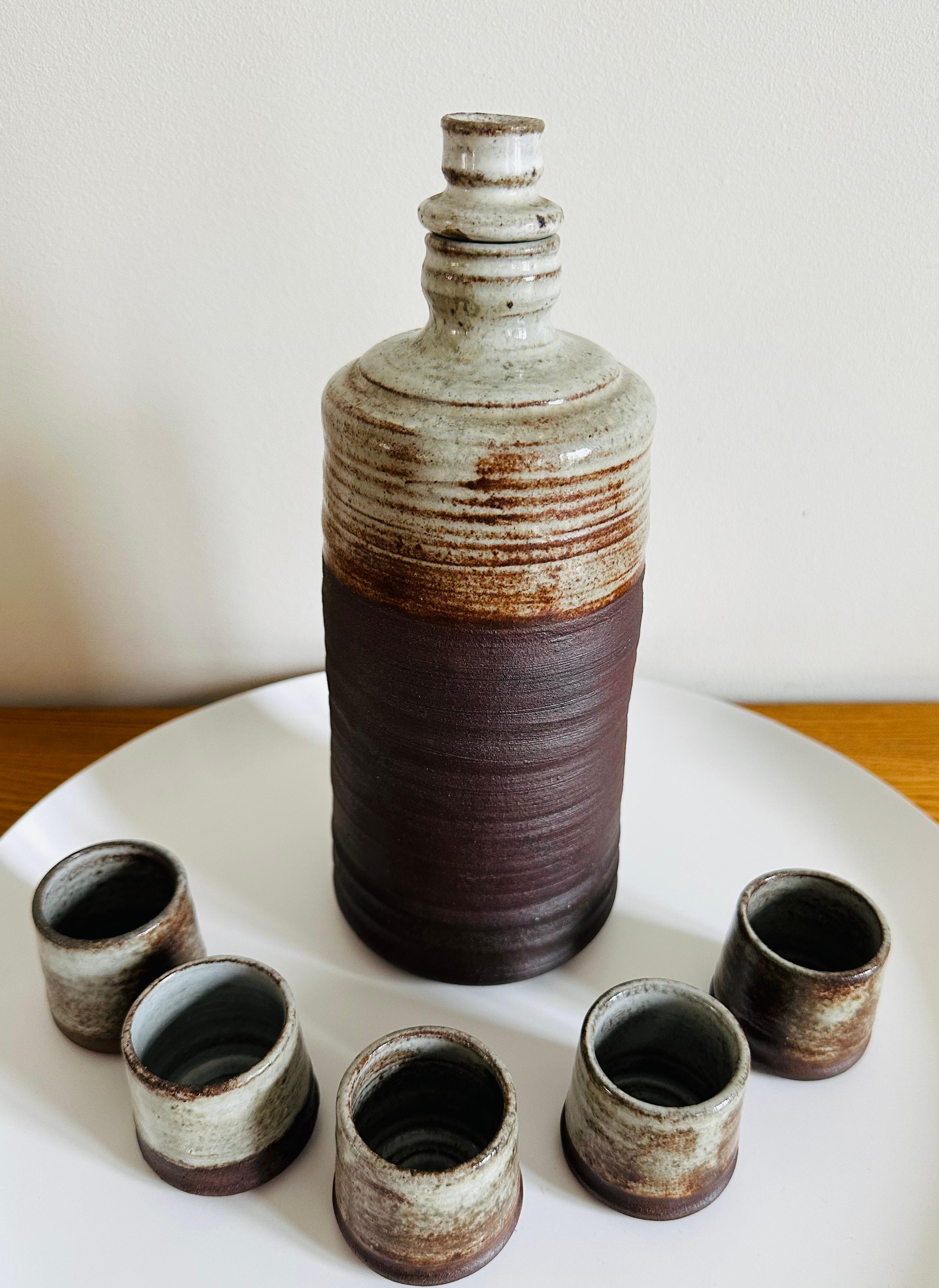 1960s French Studio Glazed Ceramic Pottery Bottle with Stopper & Five Cups In Good Condition In London, GB