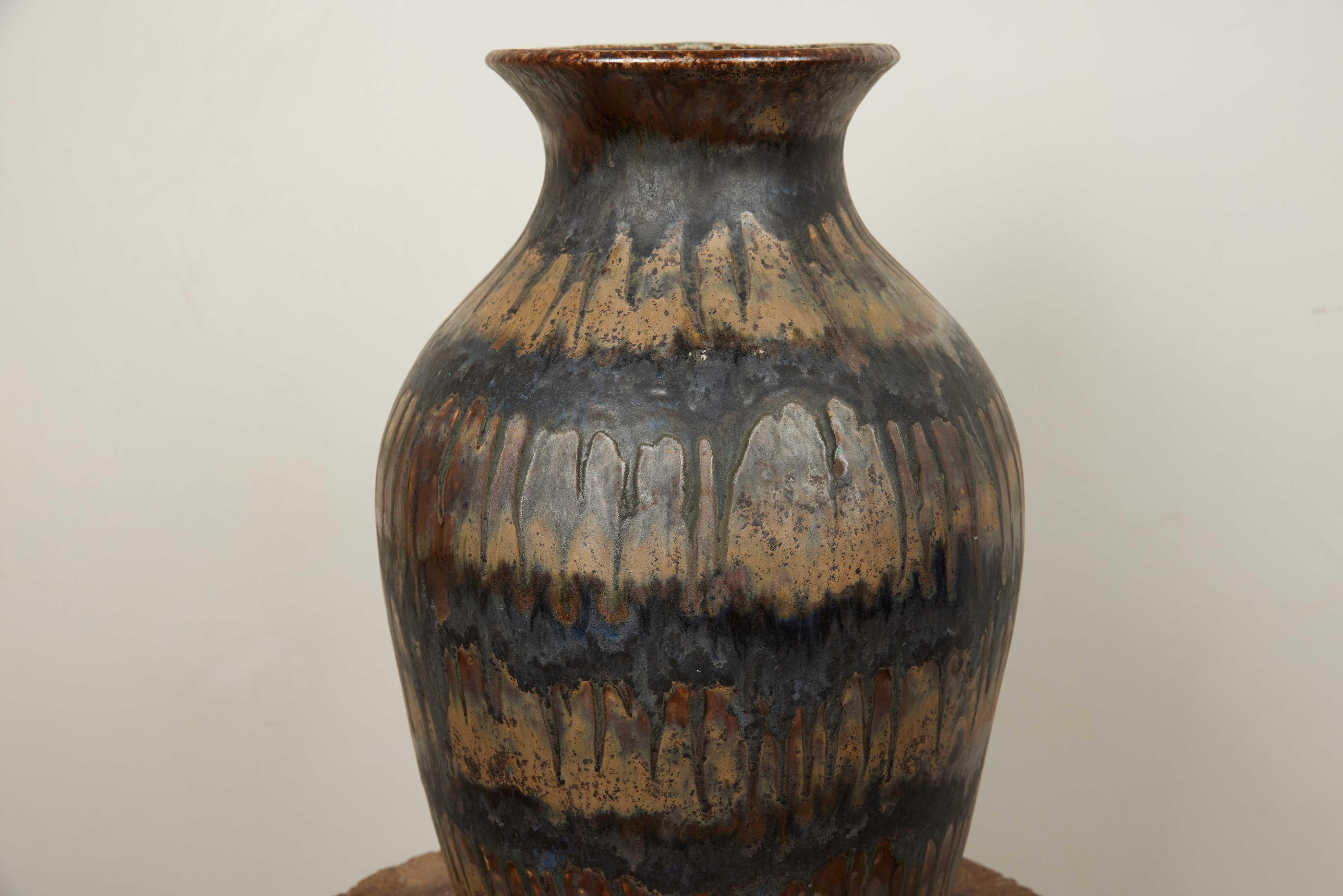 Français Vase en poterie de studio français des années 1960 en vente