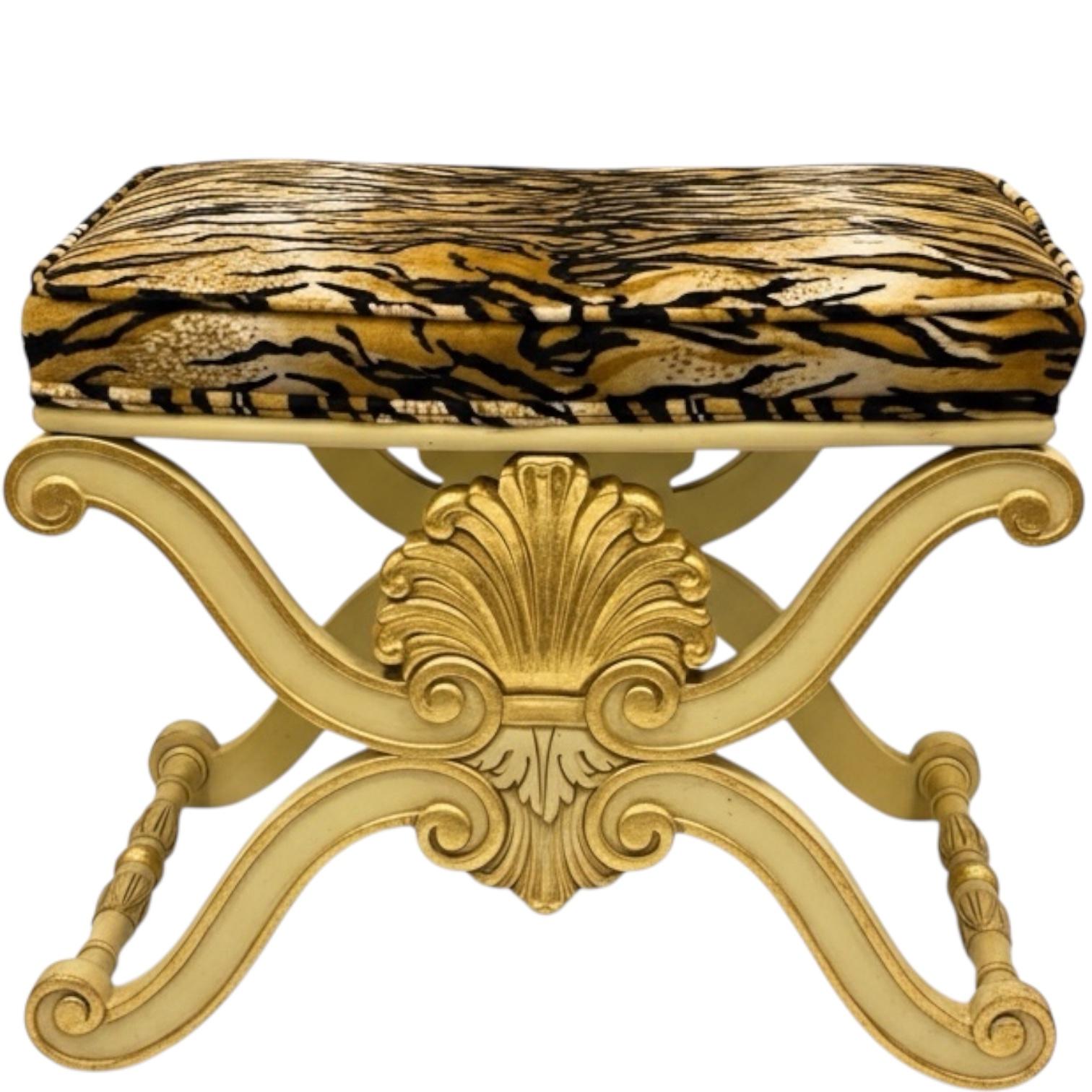 XX secolo Panche a X dorate in stile francese degli anni '60 di Karges in velluto tigrato - Coppia in vendita