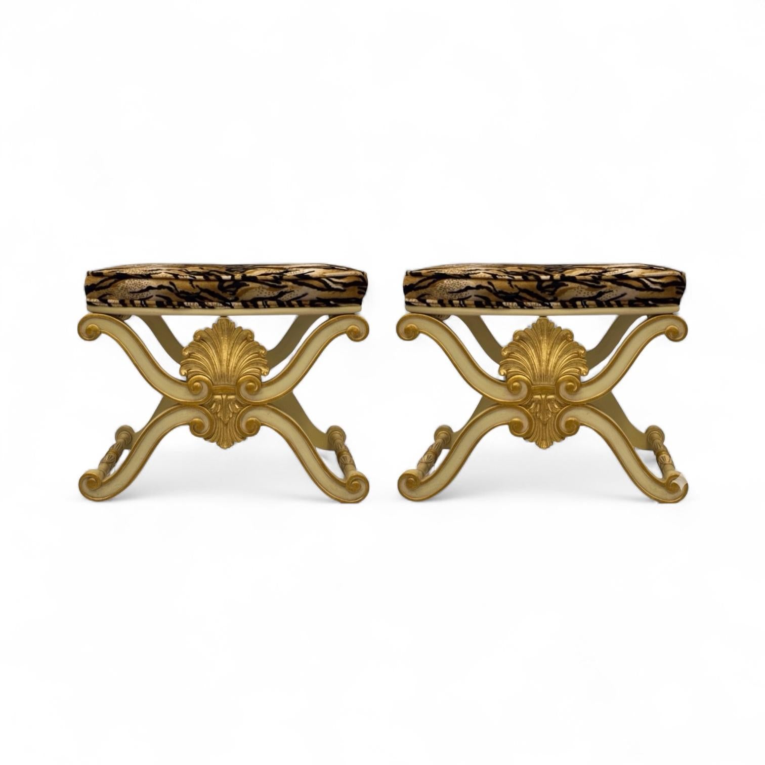 Tappezzeria Panche a X dorate in stile francese degli anni '60 di Karges in velluto tigrato - Coppia in vendita