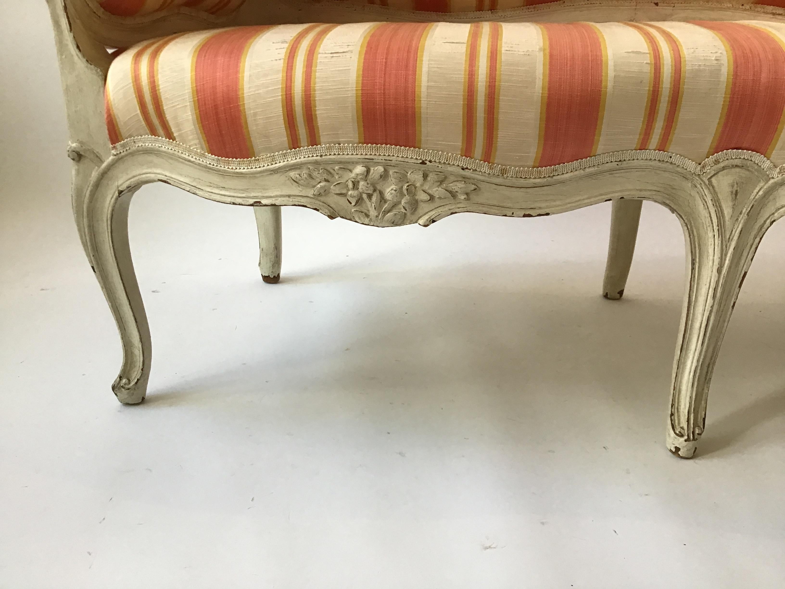 Louis XV.-Hohe Beistellbank/Sessel im französischen Stil der 1960er Jahre im Angebot 5
