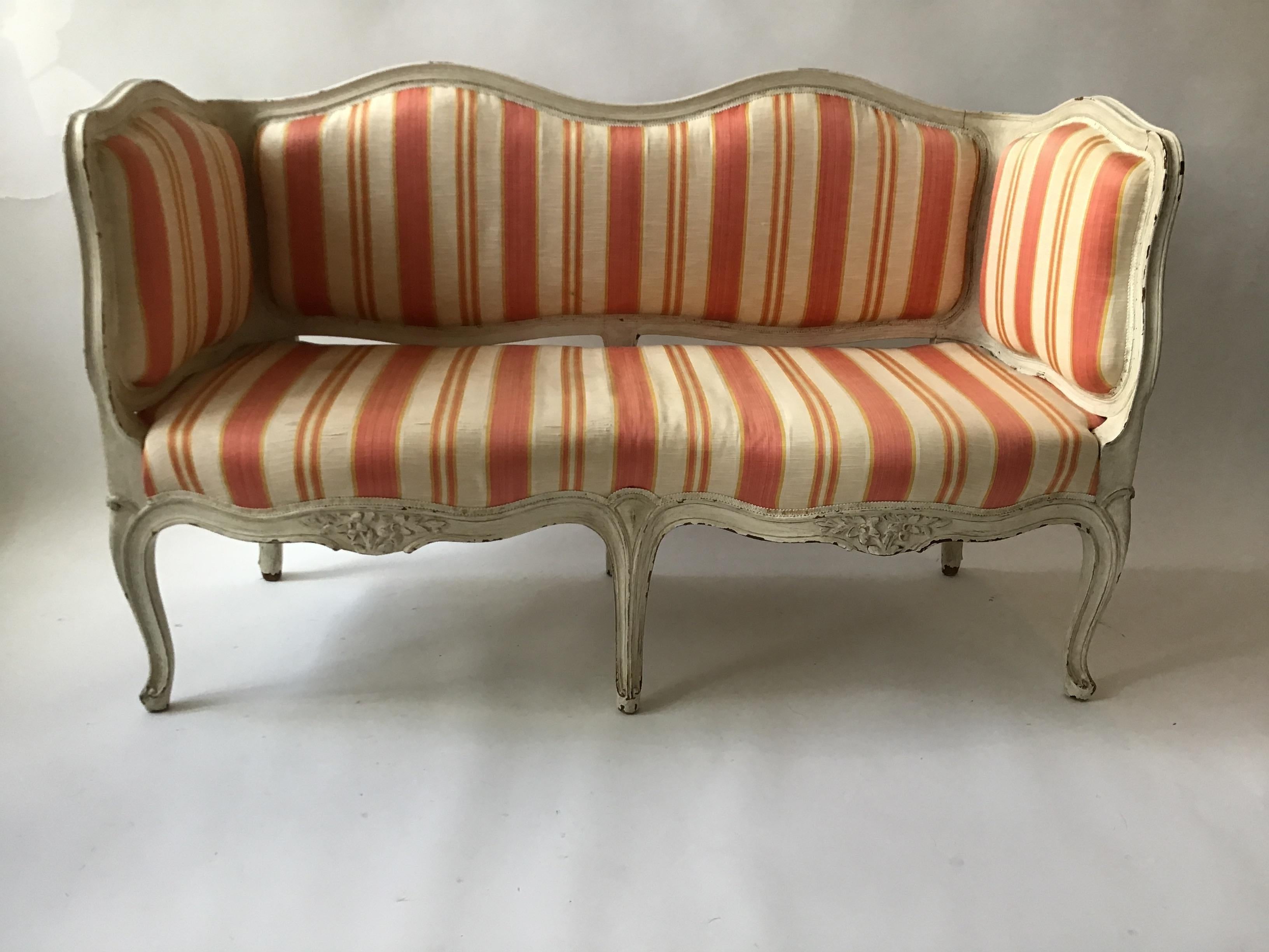 1960s French style Louis XV high sided bench / settee. From a Greenwhich, Connecticut estate.