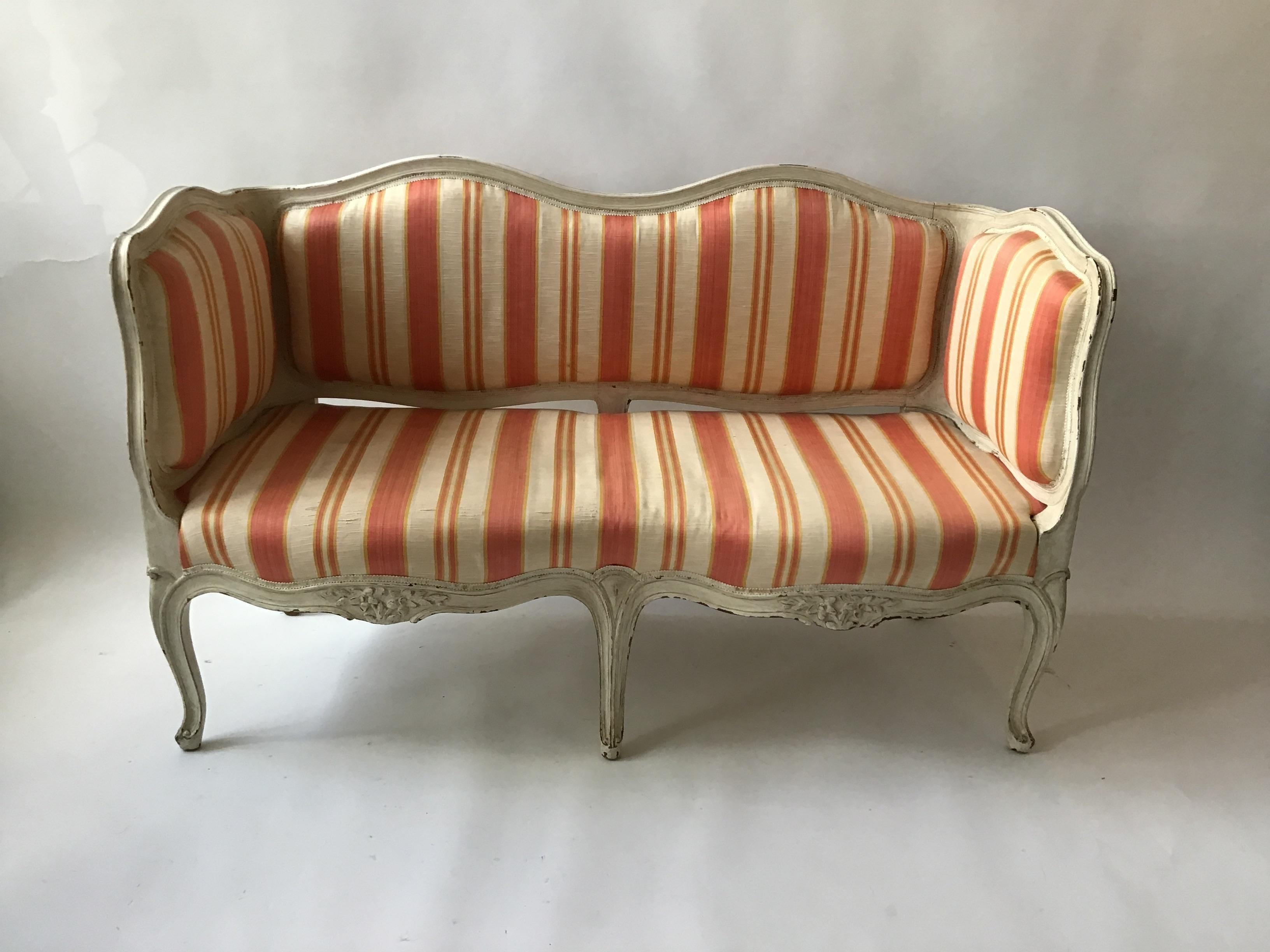 Louis XV.-Hohe Beistellbank/Sessel im französischen Stil der 1960er Jahre im Zustand „Gut“ im Angebot in Tarrytown, NY