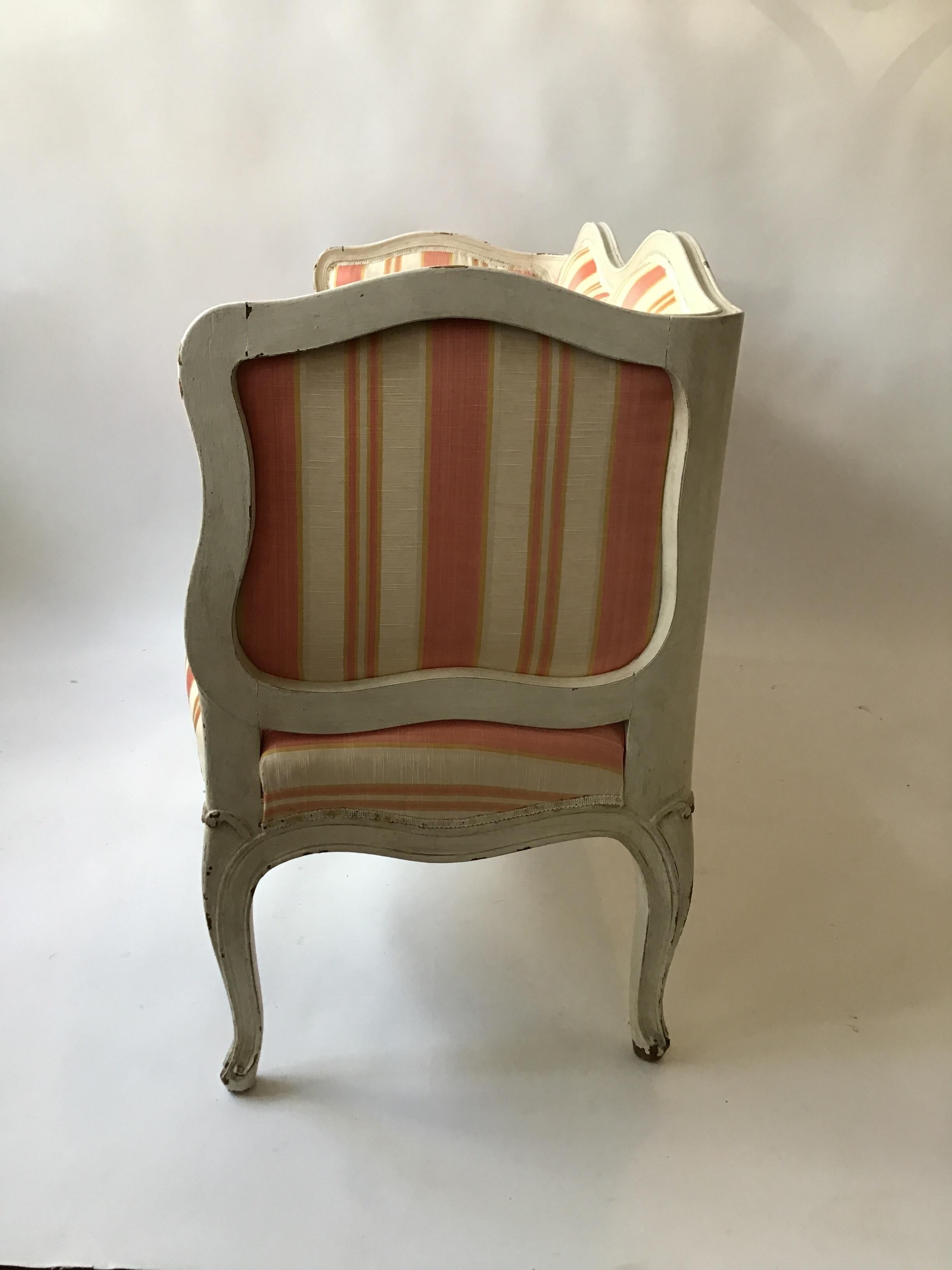 Louis XV.-Hohe Beistellbank/Sessel im französischen Stil der 1960er Jahre (Holz) im Angebot