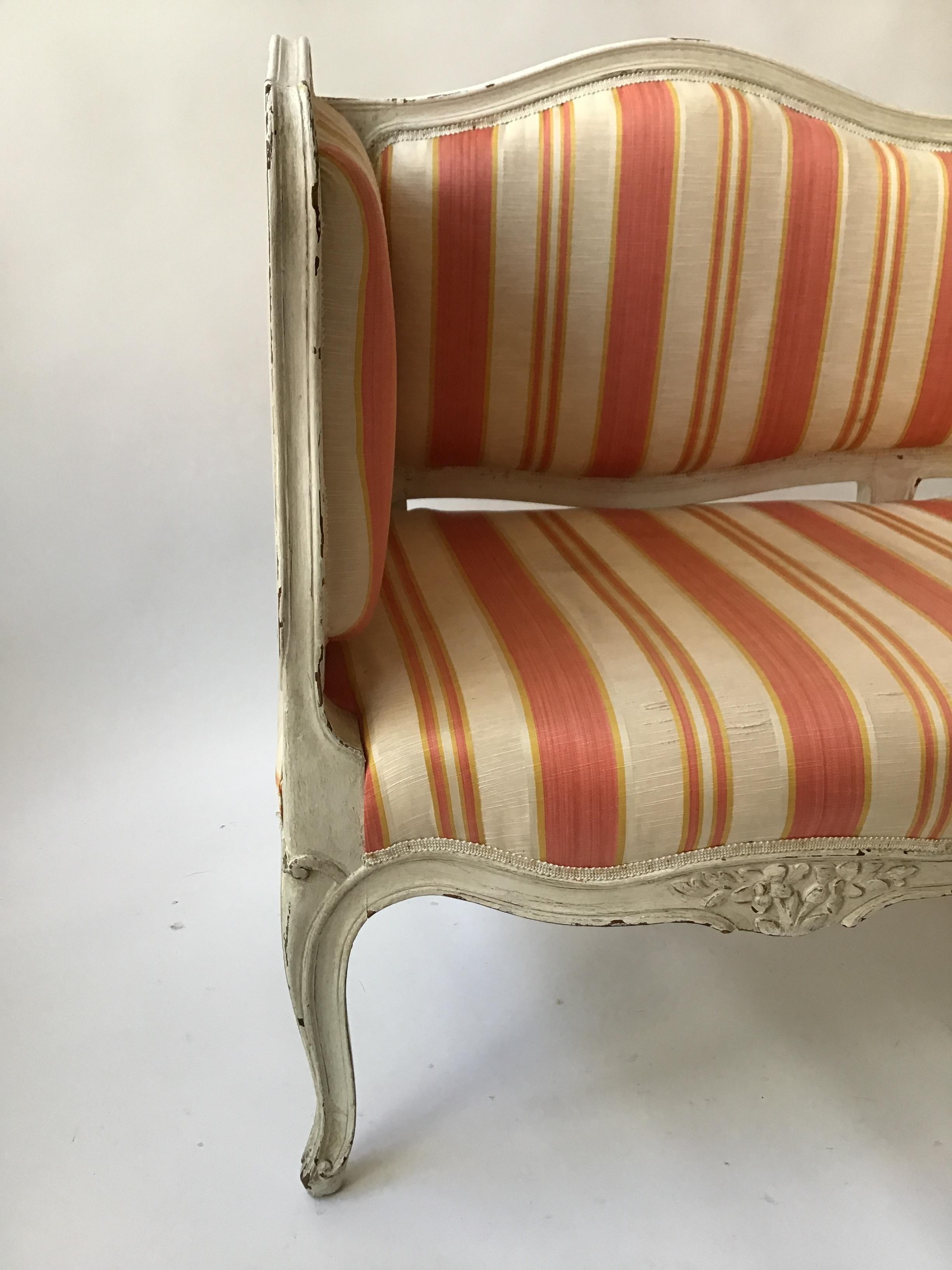 Wood 1960s French Style Louis XV High Sided Bench / Settee For Sale