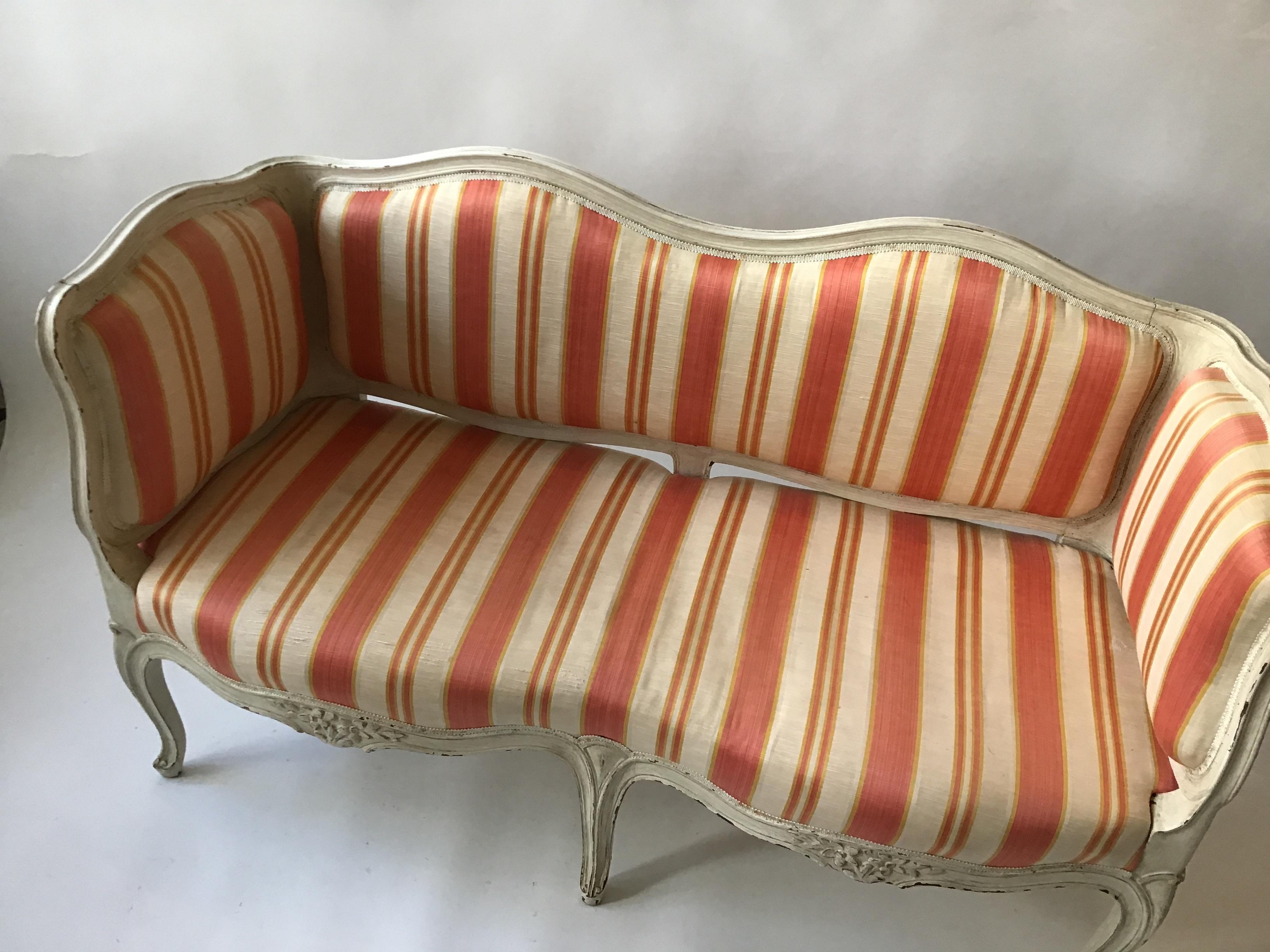 1960s French Style Louis XV High Sided Bench / Settee For Sale 1