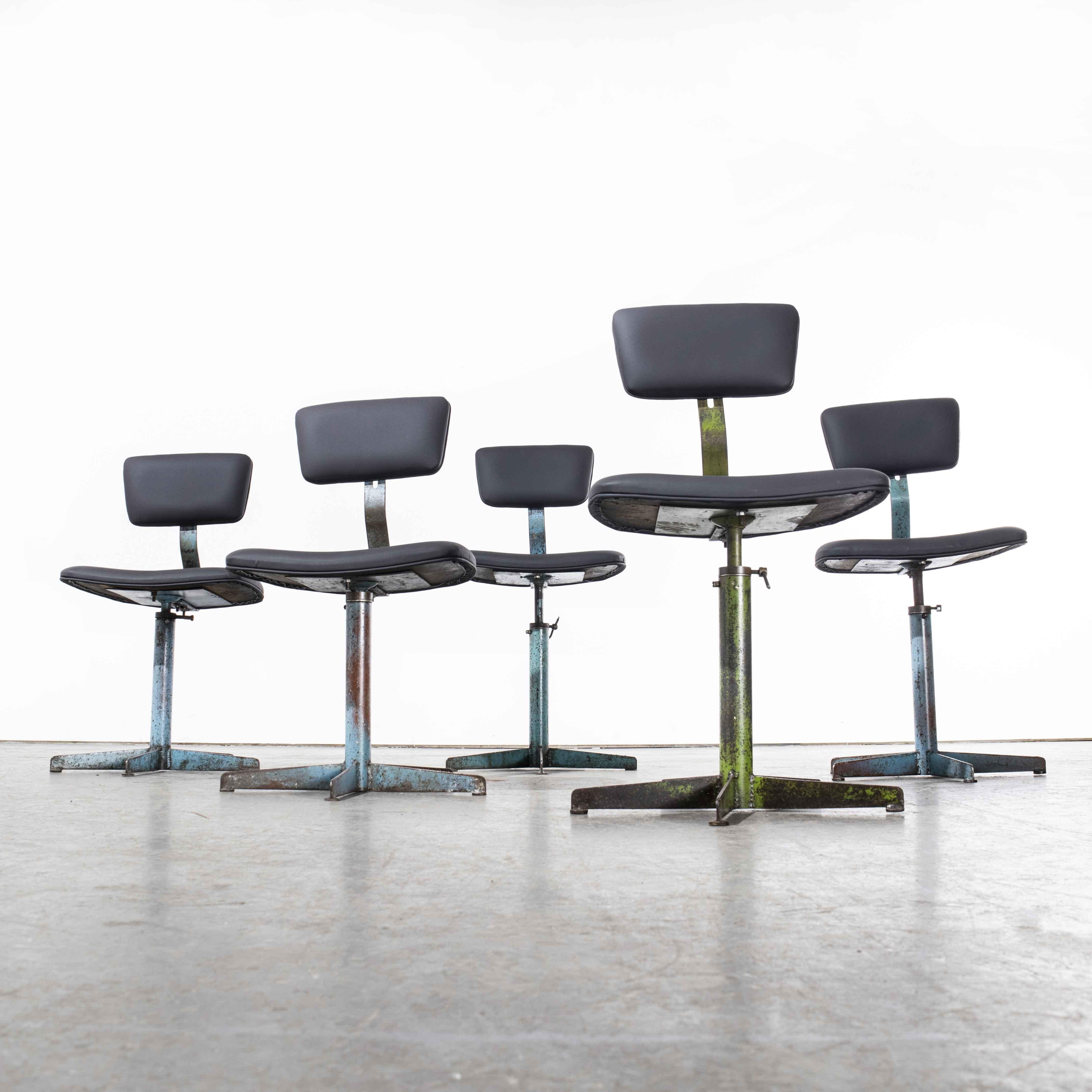 1960's French Swivelling Industrial Chairs, Set of Five For Sale 4