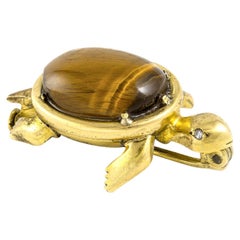 1960s French Tiger's Eye Cabochon on Yellow Gold 18 Karat Turtle Brooch Clip