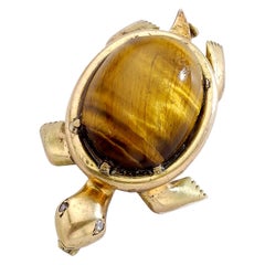 1960s French Tiger's Eye Cabochon on Yellow Gold 18 Karat Turtle Brooch Clip