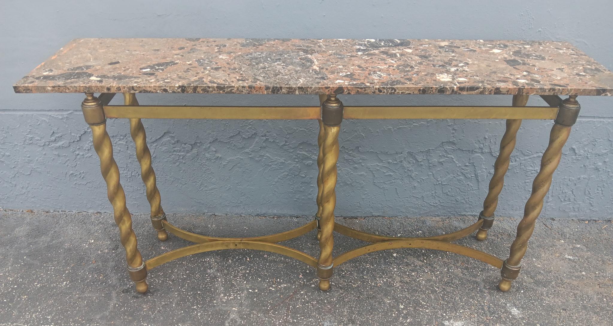 Mesa de Sofá/Consola Larga Tradicional Francesa de los Años 60 con Torsión de Latón y Tapa de Mármol en venta 3