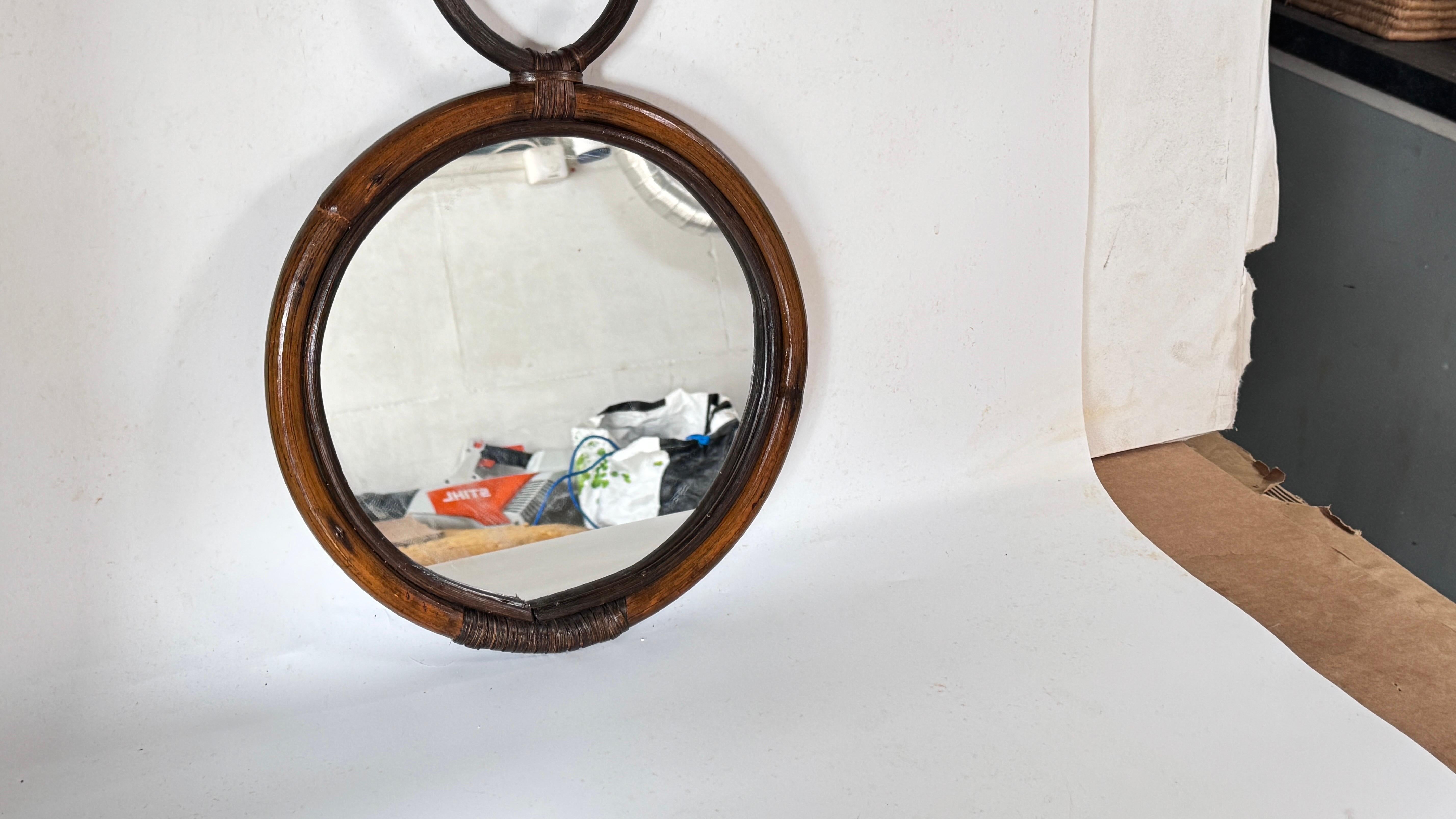 Miroir médaillon à trois cercles, rotin, style provincial français des années 1960 en vente 3