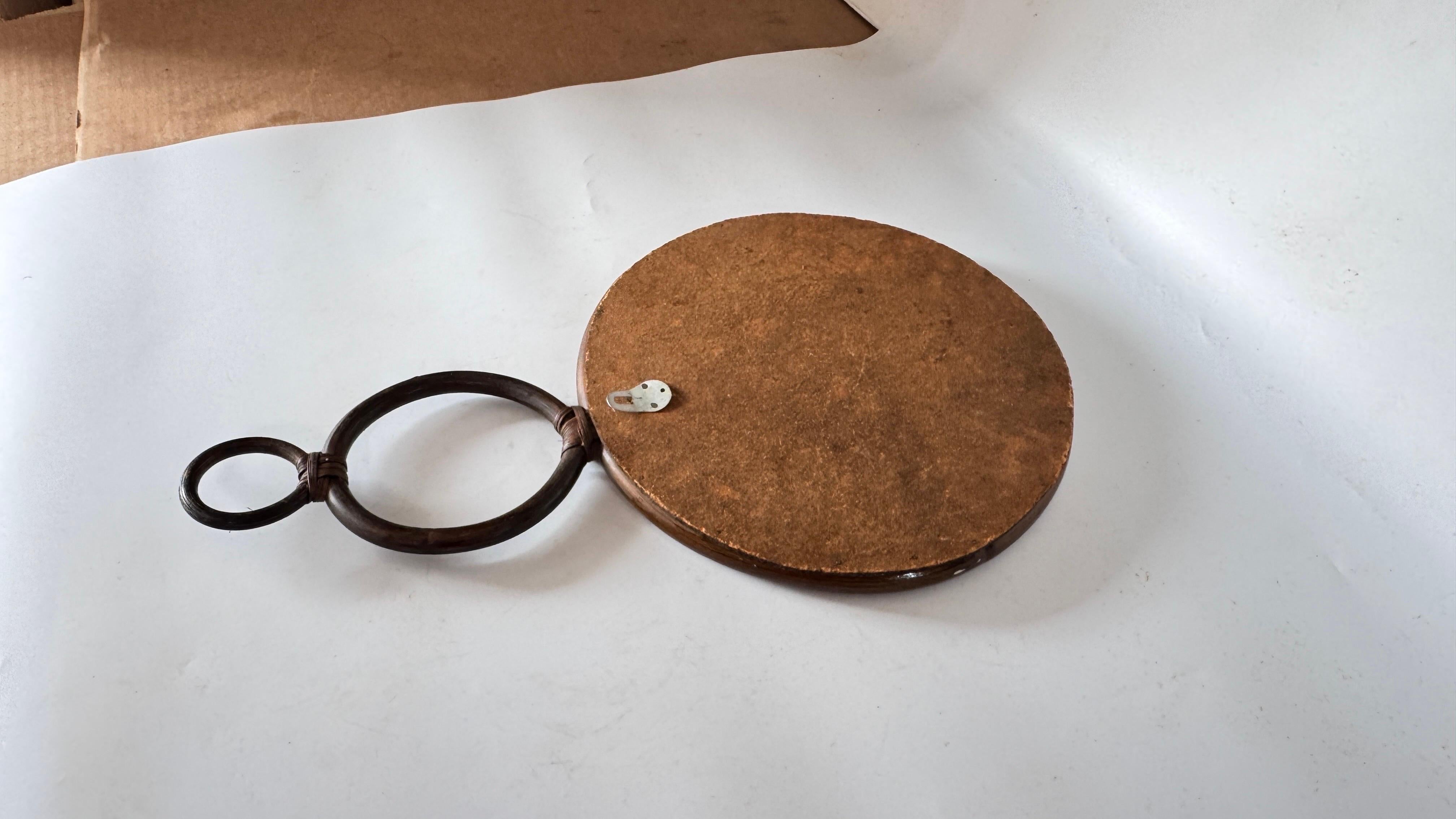 Miroir médaillon à trois cercles, rotin, style provincial français des années 1960 Bon état - En vente à Auribeau sur Siagne, FR