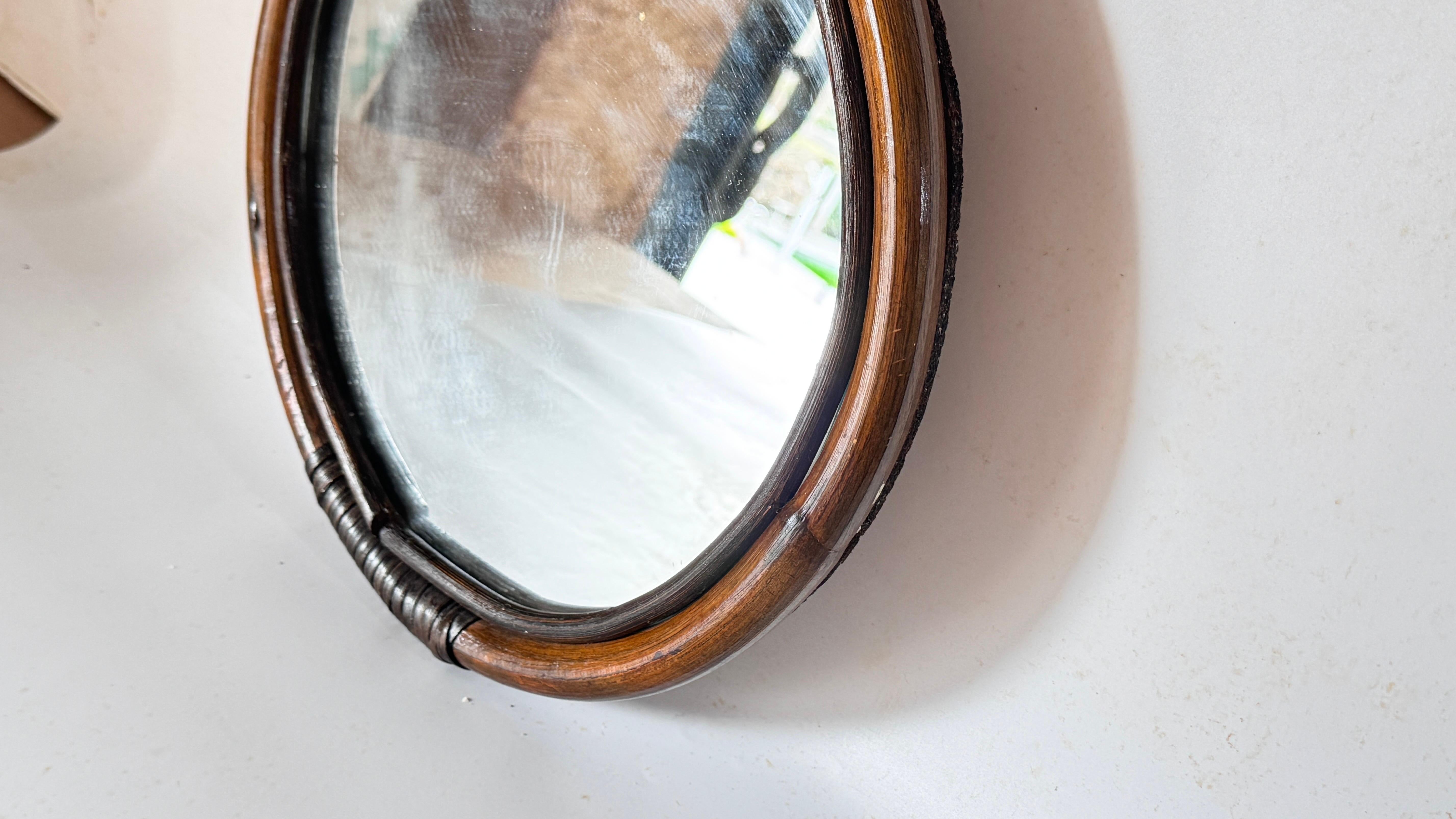 Rotin Miroir médaillon à trois cercles, rotin, style provincial français des années 1960 en vente