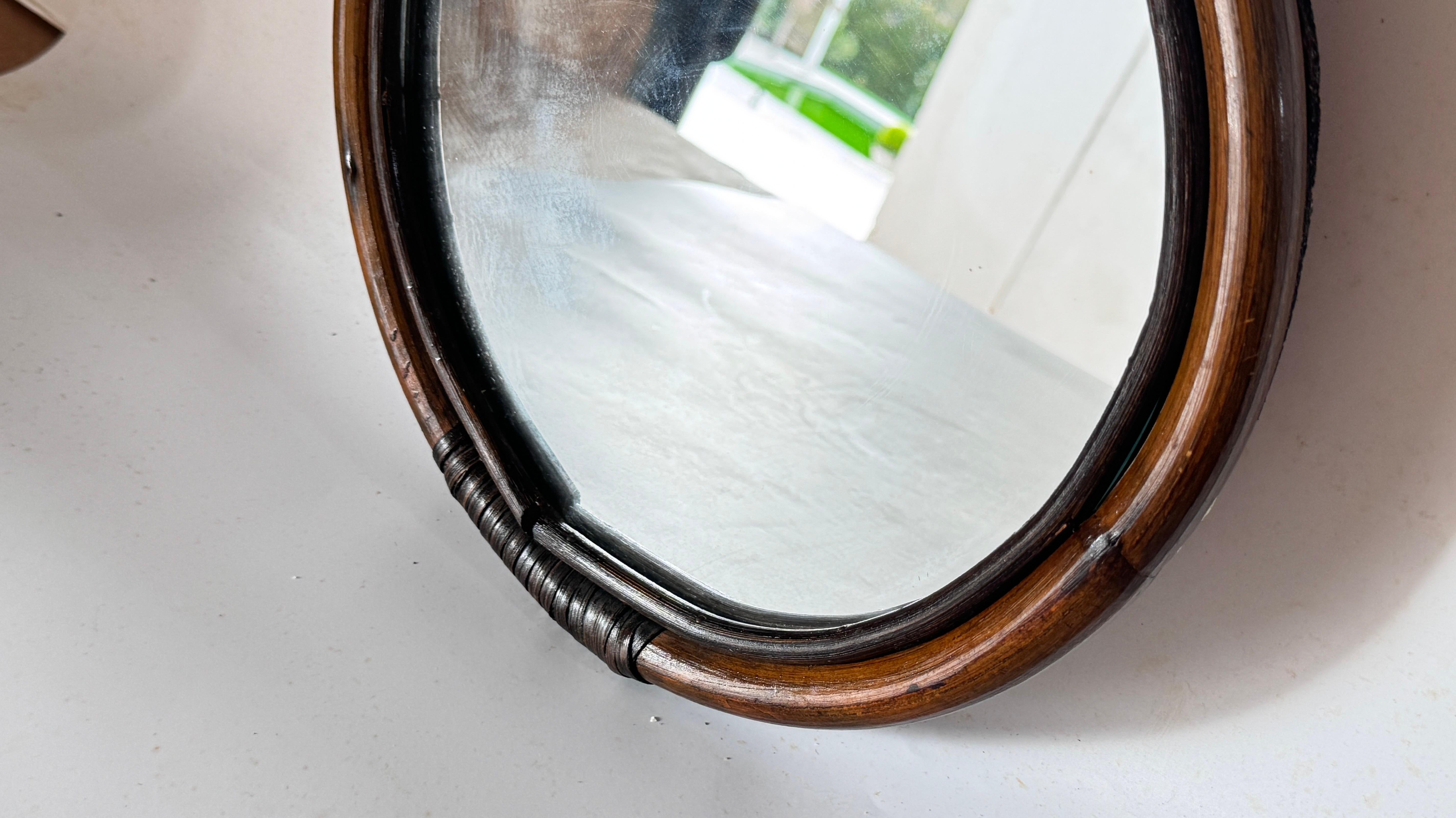 Miroir médaillon à trois cercles, rotin, style provincial français des années 1960 en vente 1