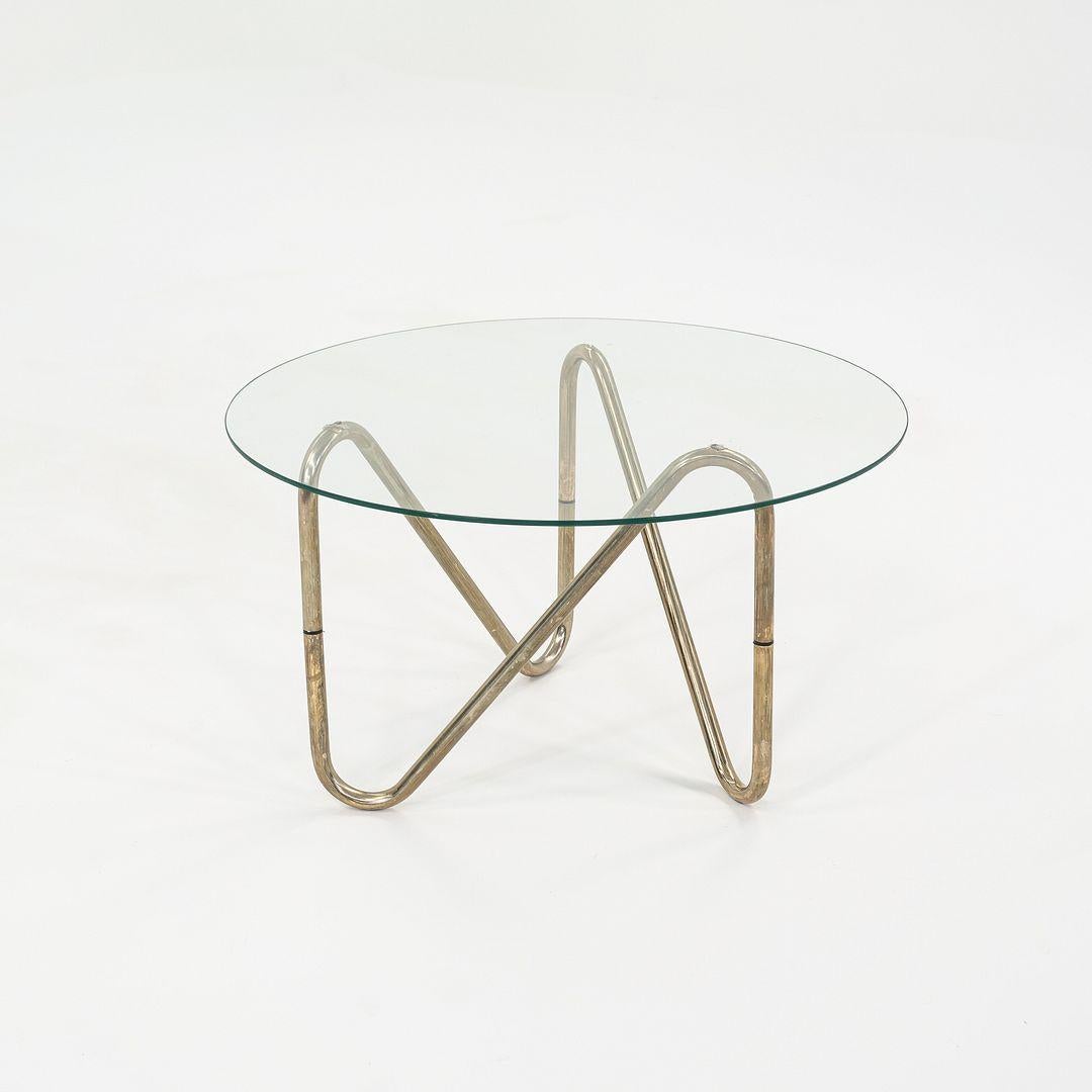 Table d'appoint en chrome tubulaire des années 1960 avec plateau en verre 26