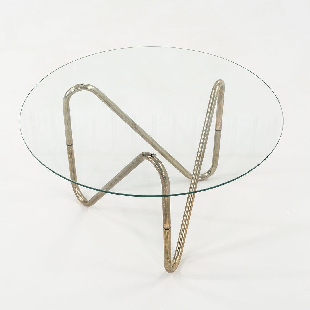 Table d'appoint en chrome tubulaire des années 1960 avec plateau en verre 26