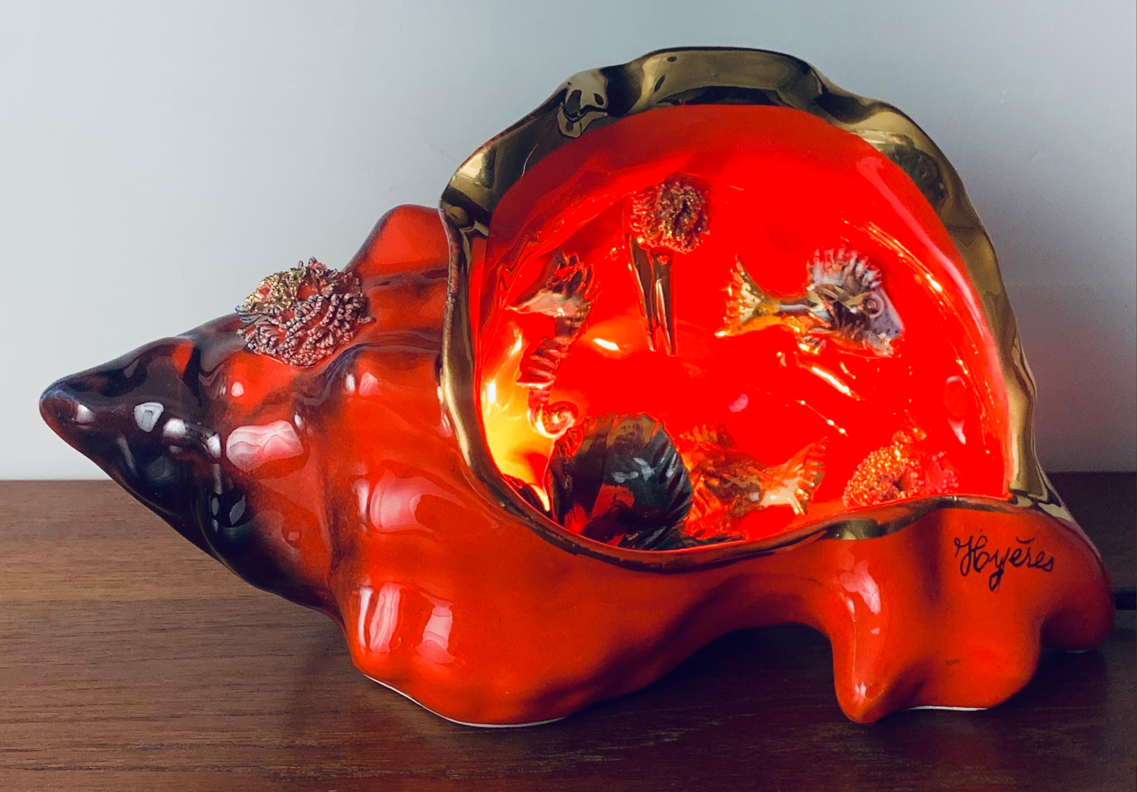 An interesting and kitsch Vallauris ceramic decorative table lamp from the 1950s/1960s in the shape of a Foxhead shell. A fantasy wonderland under the seabed illuminated by a single E14 screw in bulb sits within the shell. The attention to detail of