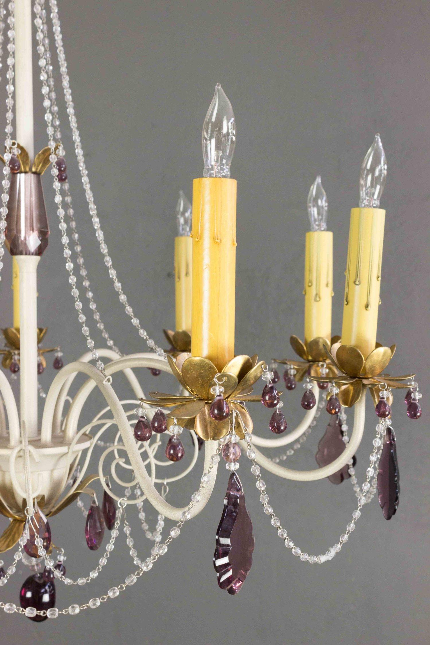 Lampadario francese del 1960 in metallo bianco con vetro color ametista in vendita 7