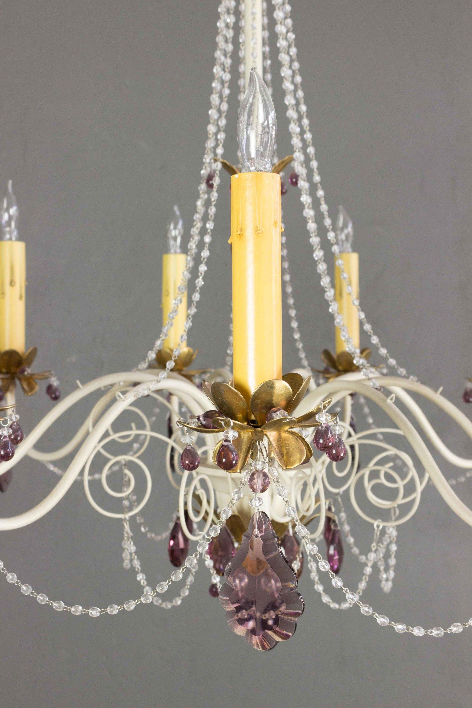 Lampadario francese del 1960 in metallo bianco con vetro color ametista in vendita 8