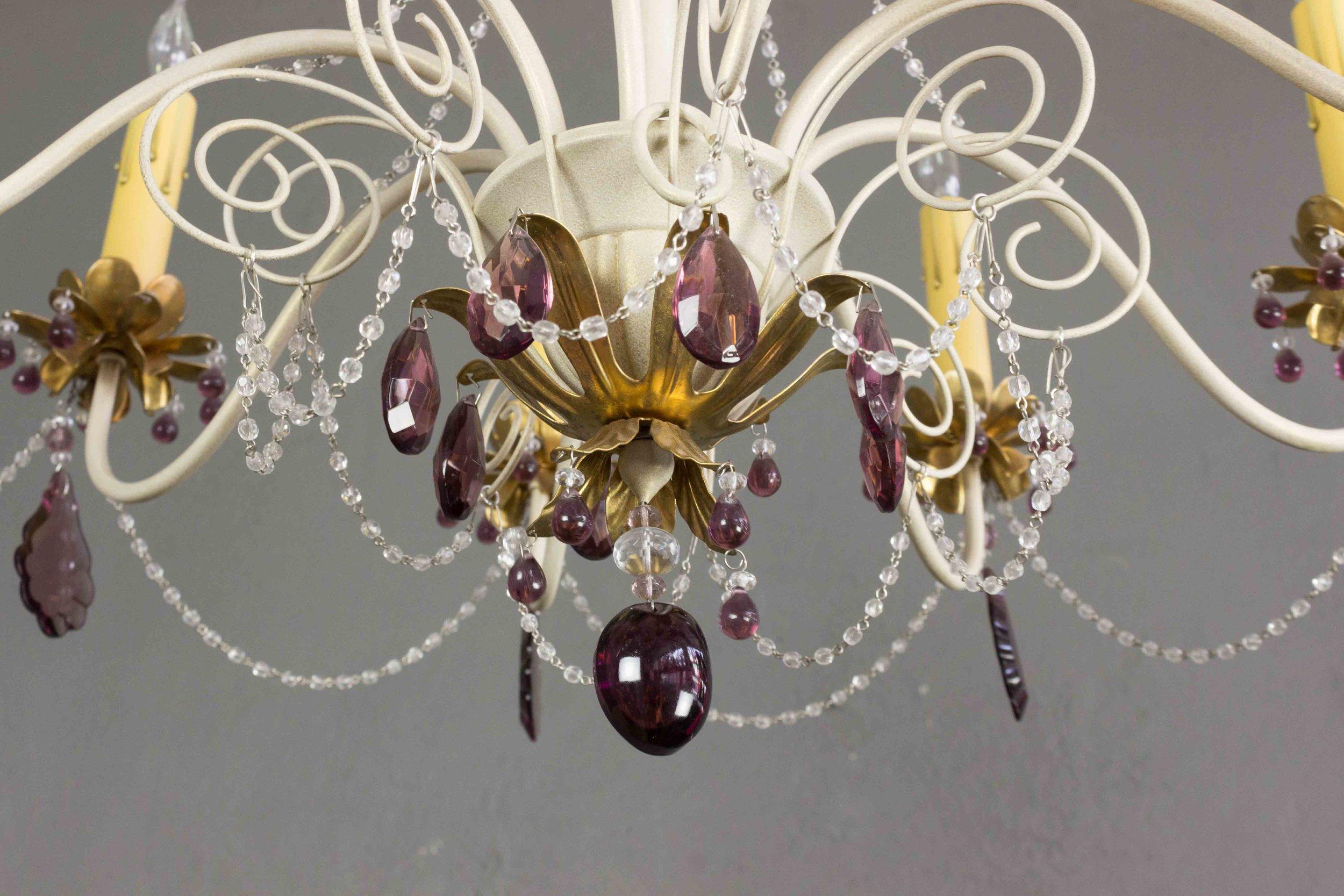 Lampadario francese del 1960 in metallo bianco con vetro color ametista in vendita 11