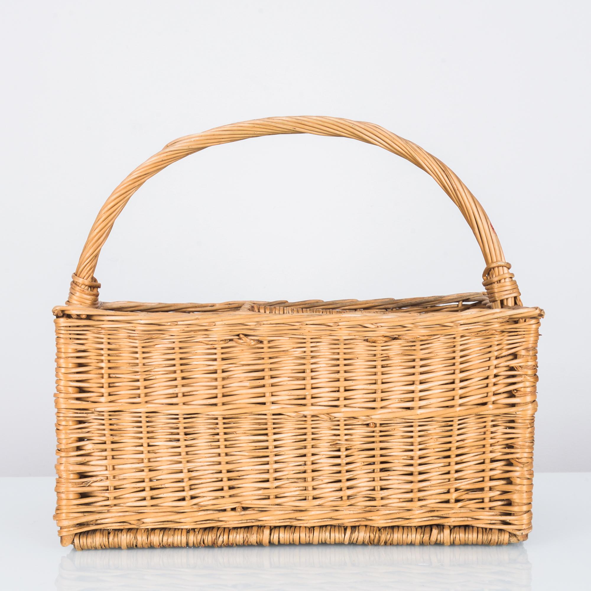 A vintage wicker basket from France, circa 1960. Classic open-top basket with single upright handle. Just the mere sight of this basket transports: it’s 1960 something: you and your lover walk hand-in-hand along the river Seine: you’re both wearing