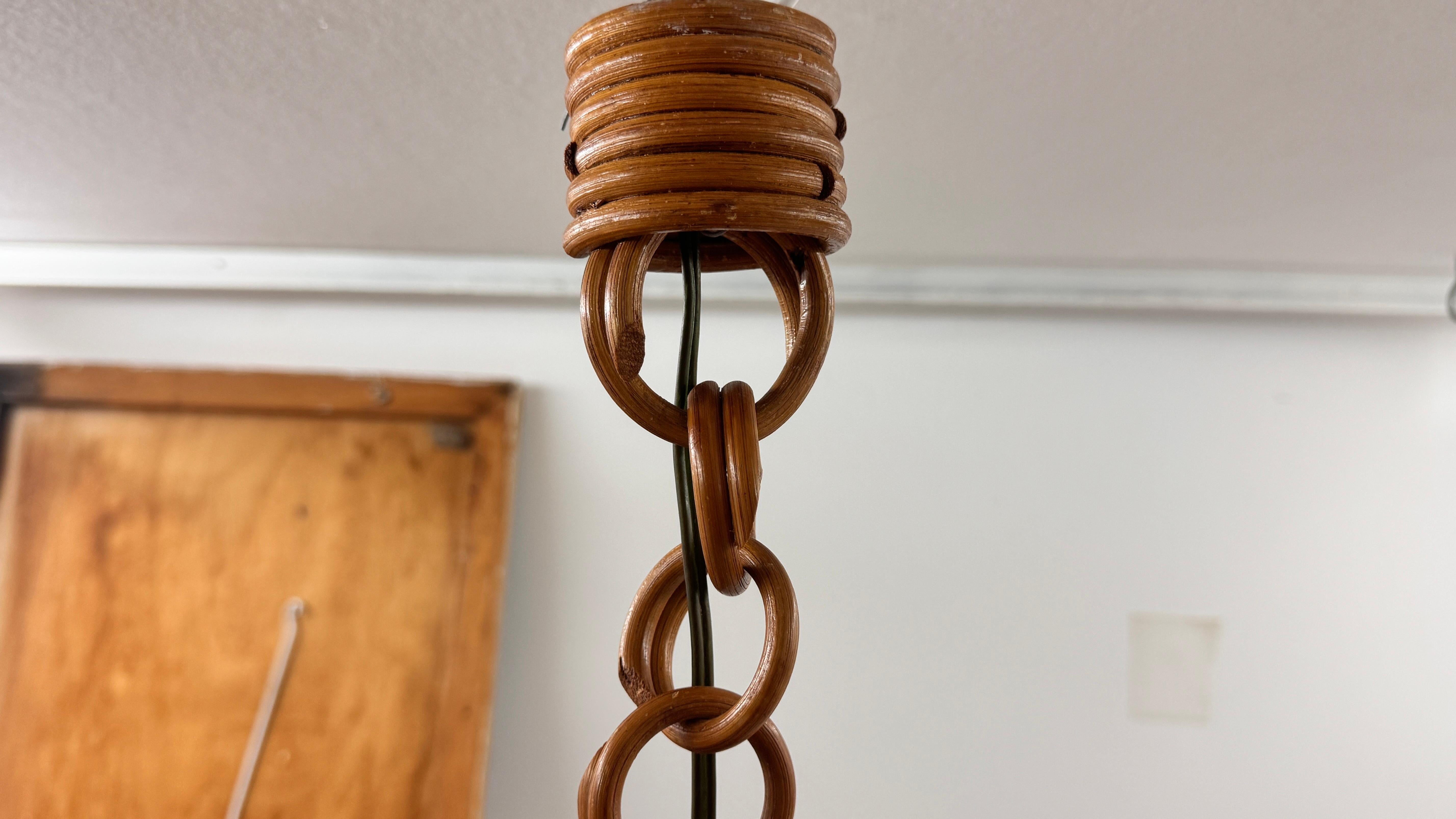 Lampada a sospensione francese in vimini e carta degli anni '60 - Design scultoreo del Sud in vendita 1