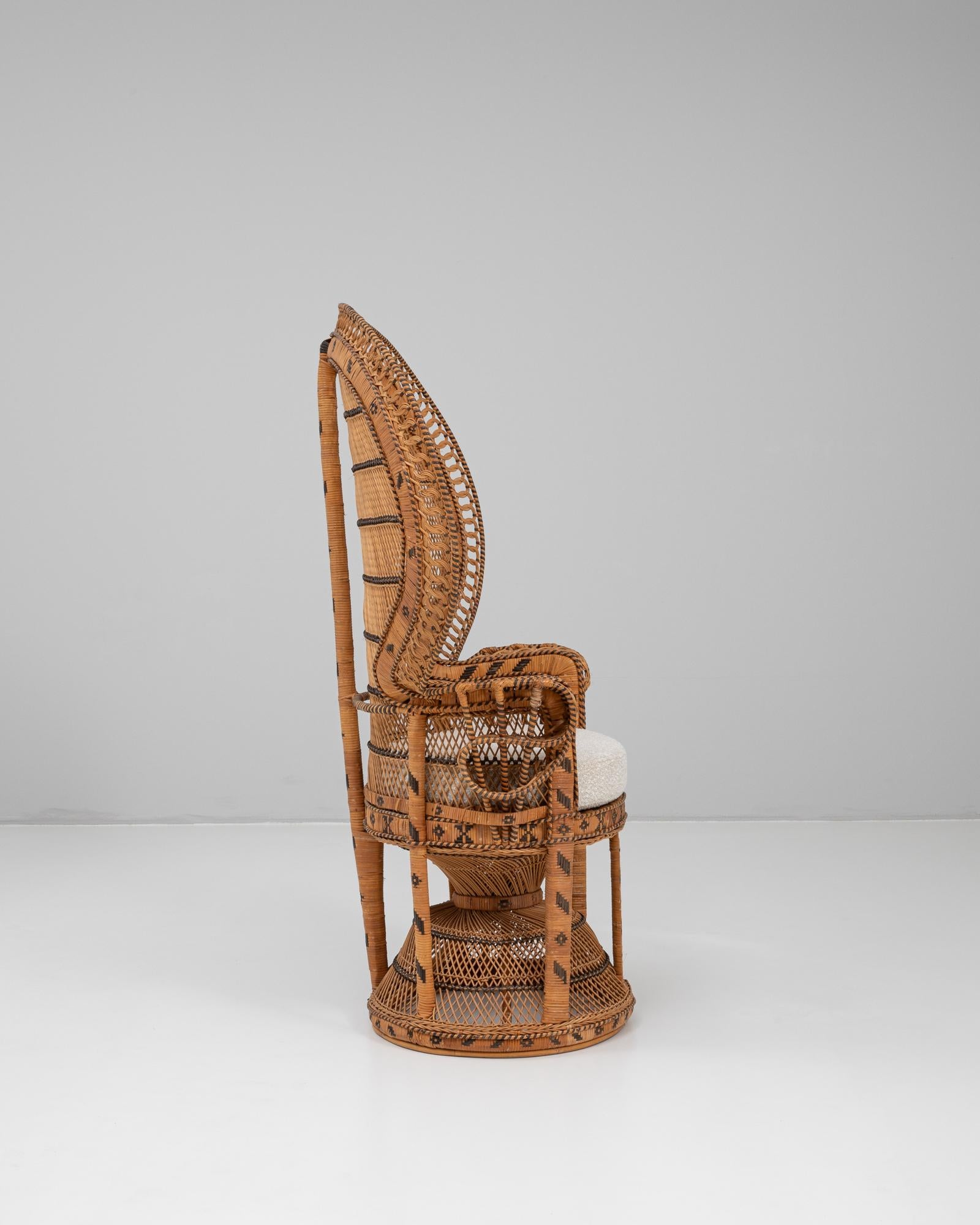 Chaise paon en osier français des années 1960 avec assise tapissée Bon état - En vente à High Point, NC