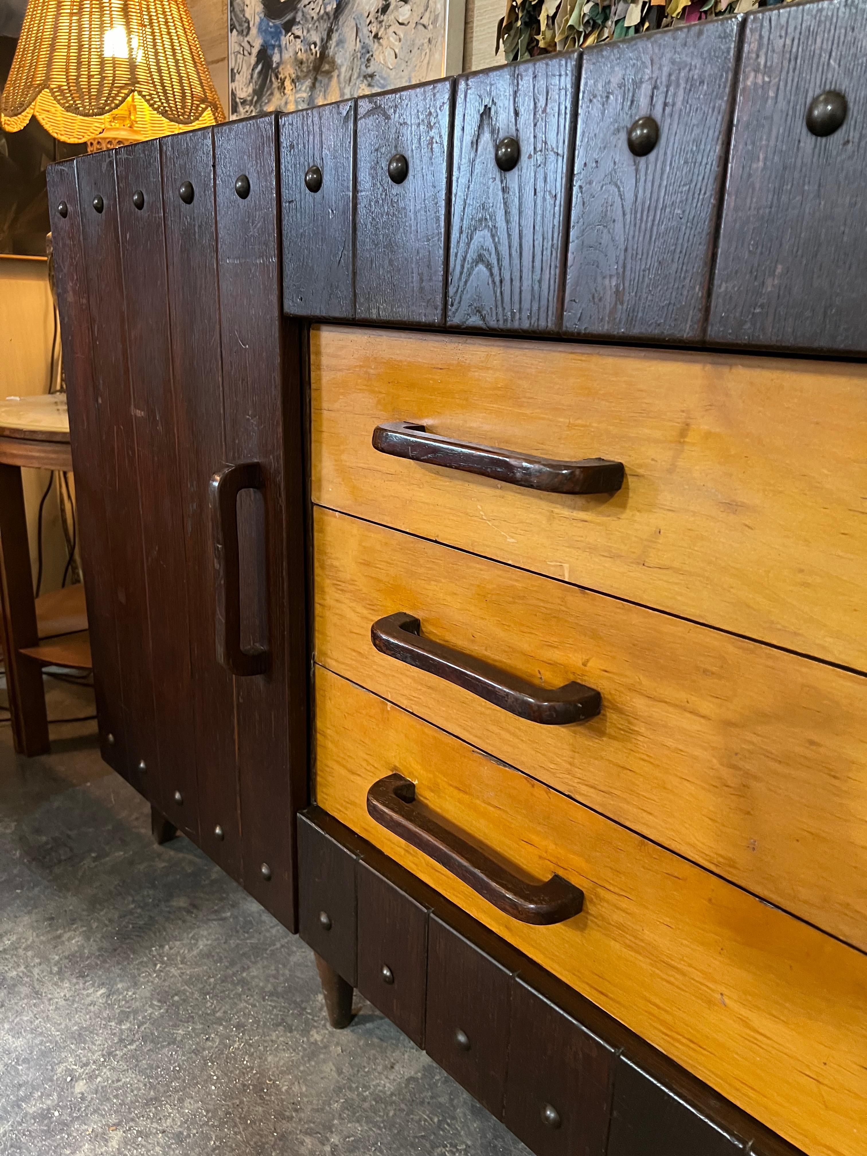Mid-Century moderno Credenza in legno francese degli anni '60 in vendita
